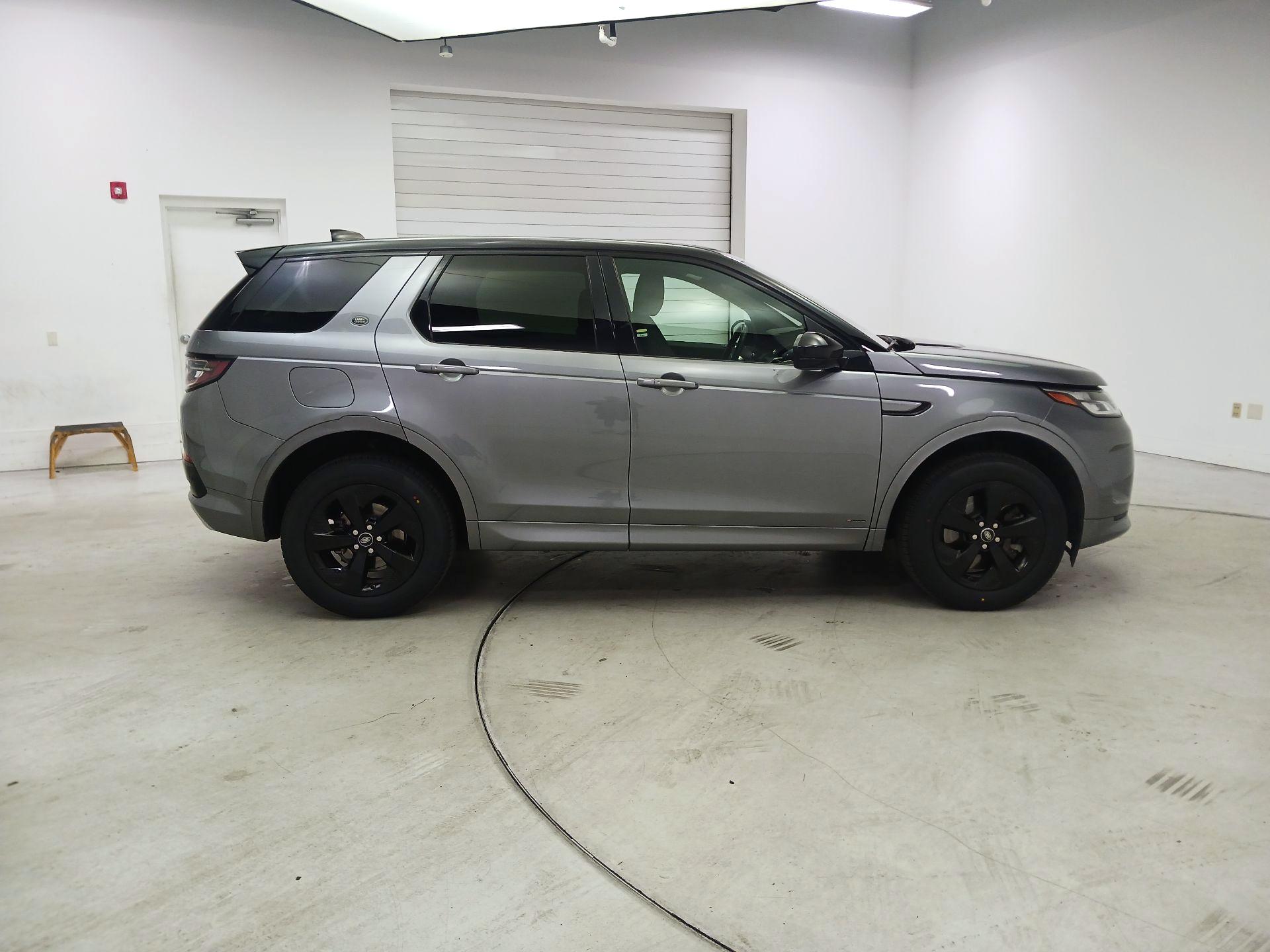 Thumbnail: 2020 Land Rover Discovery Sport - 4
