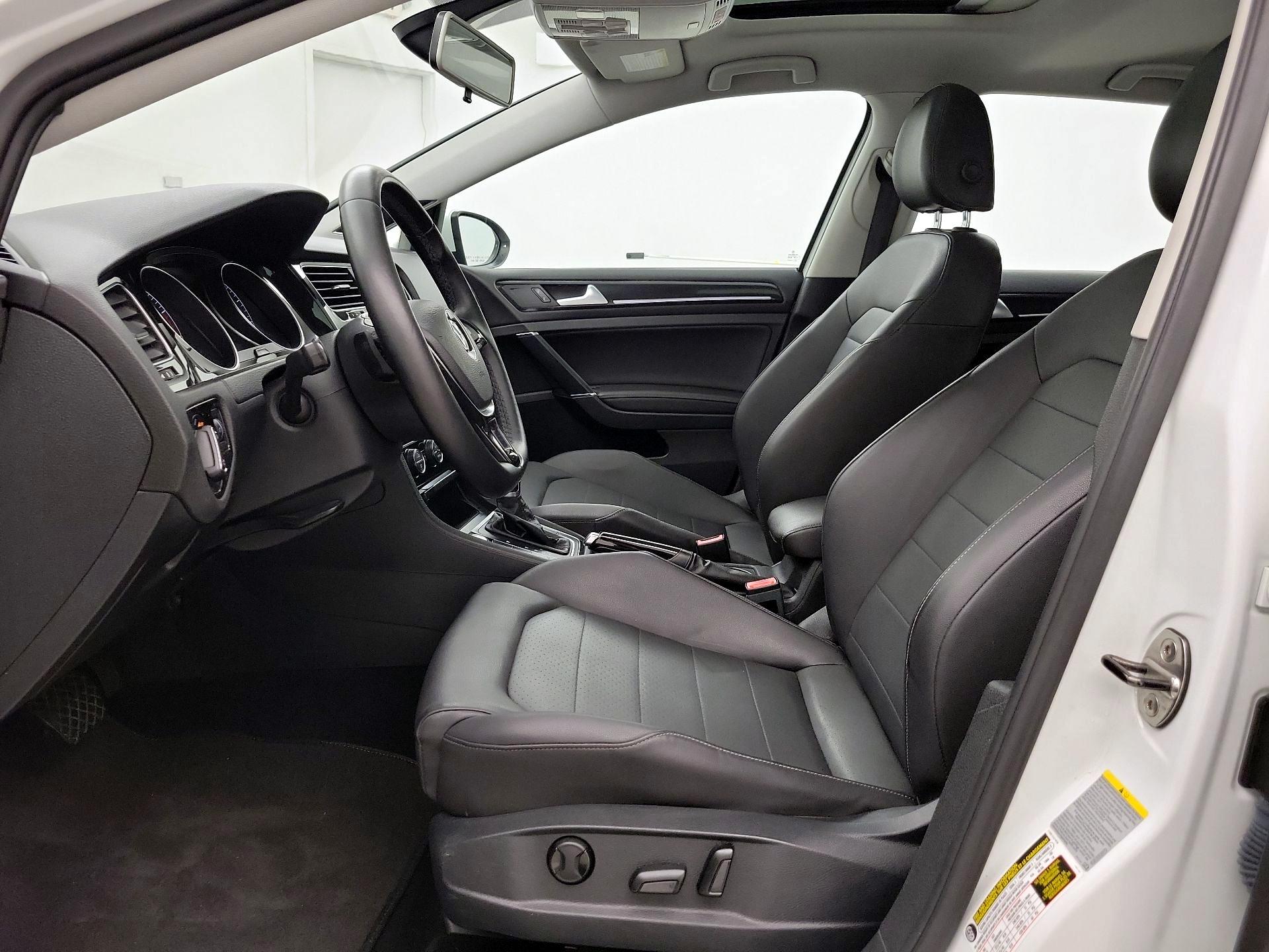 Thumbnail: 2015 Volkswagen Golf - 11