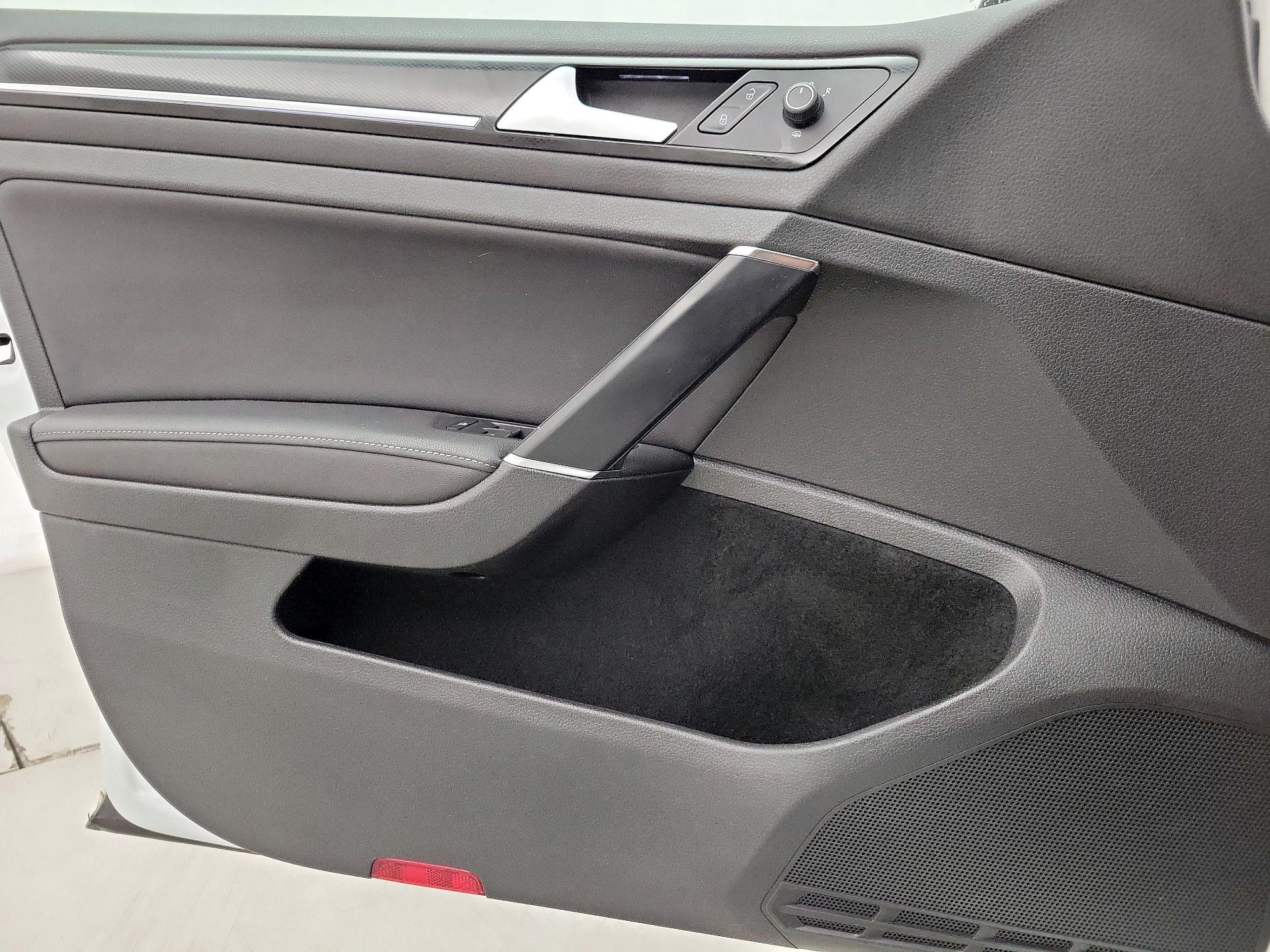 Thumbnail: 2015 Volkswagen Golf - 12