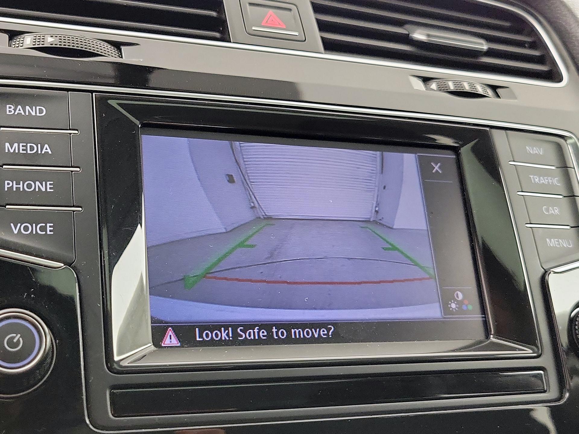 Thumbnail: 2015 Volkswagen Golf - 15