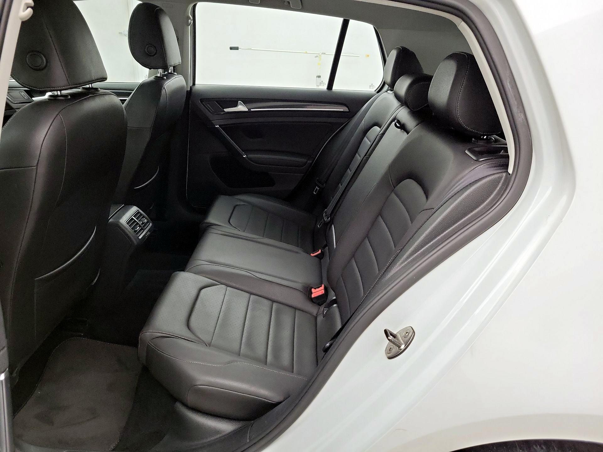 Thumbnail: 2015 Volkswagen Golf - 20