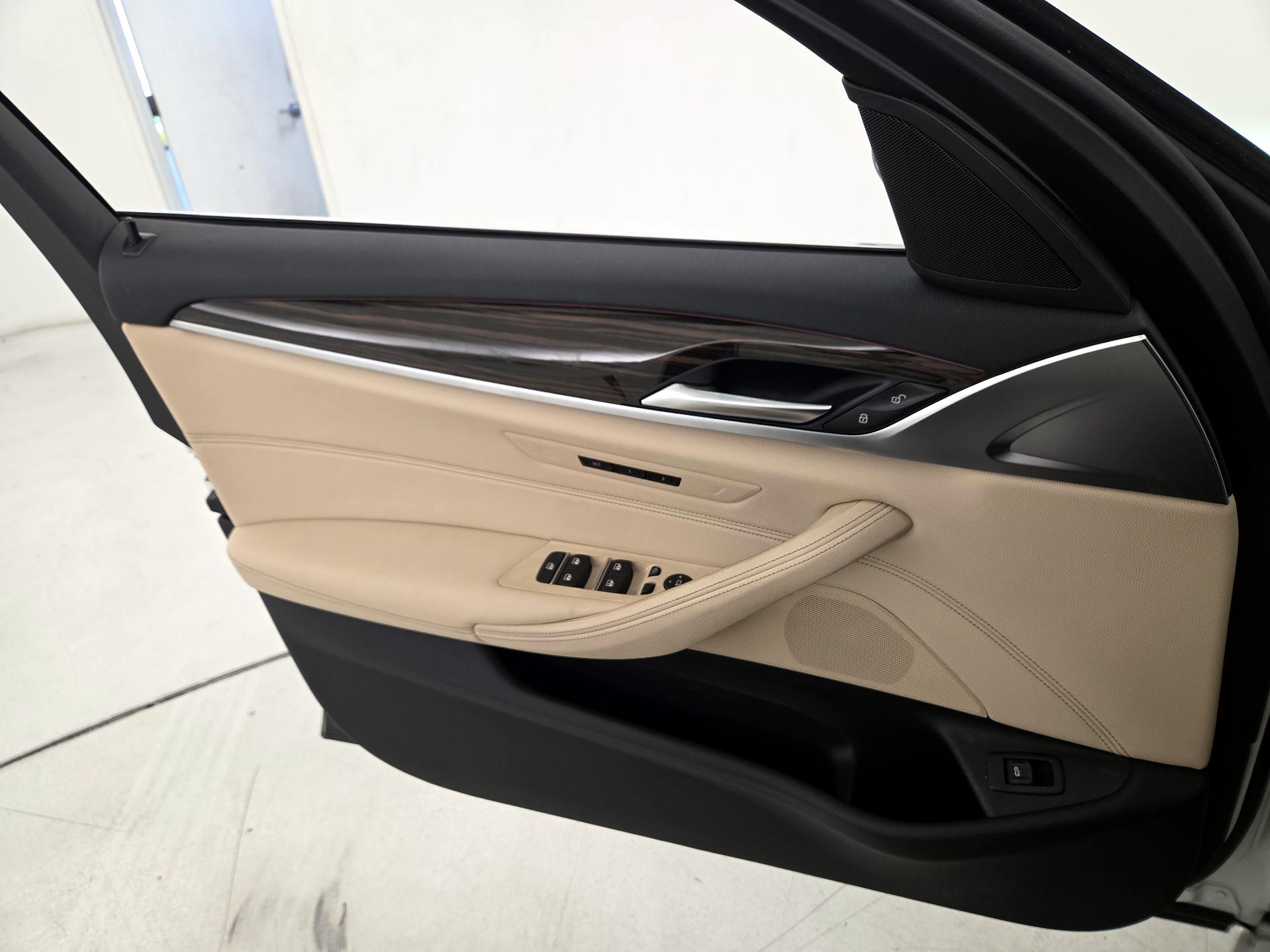 Thumbnail: 2021 BMW 5 Series - 12