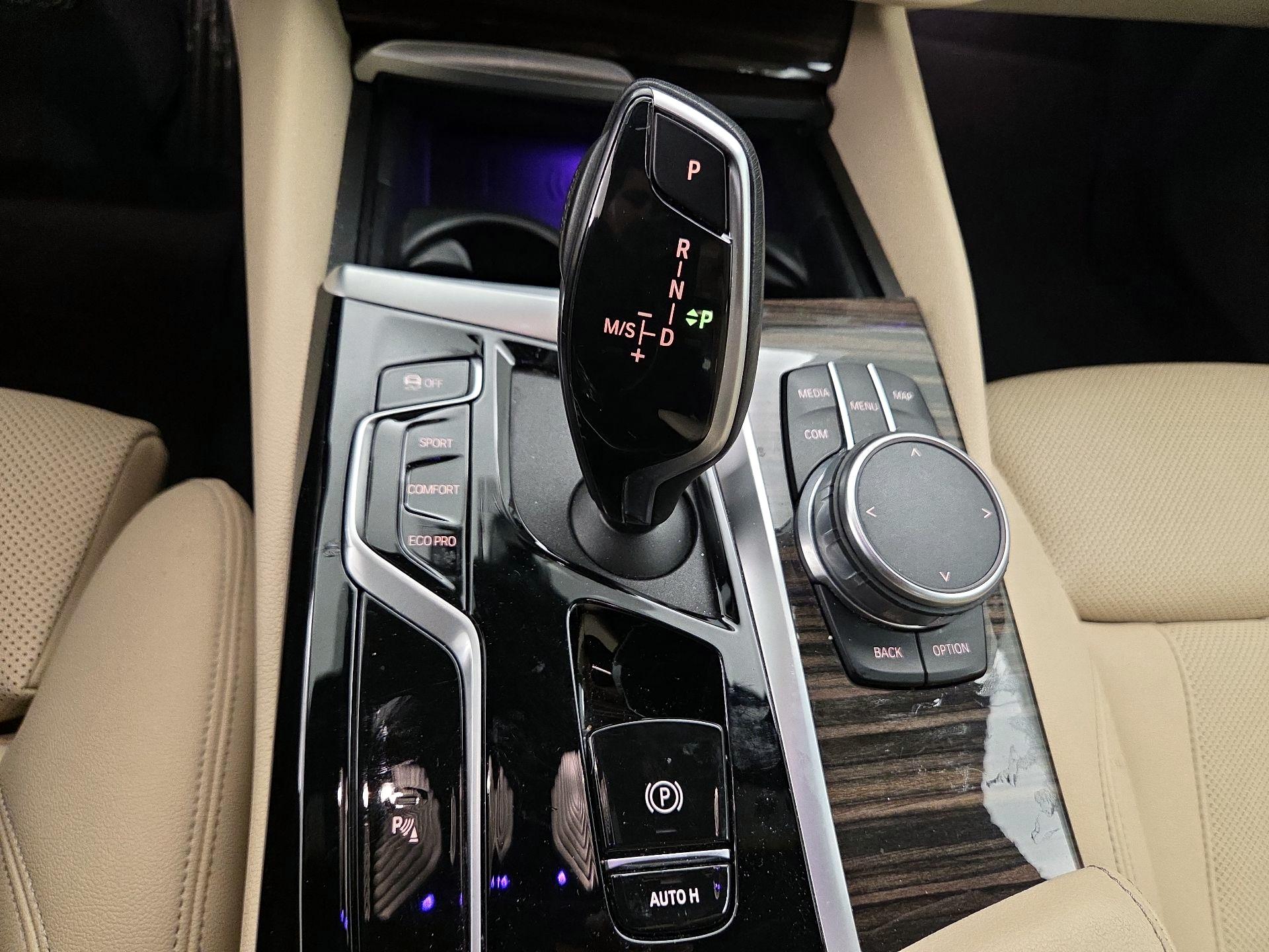 Thumbnail: 2021 BMW 5 Series - 18