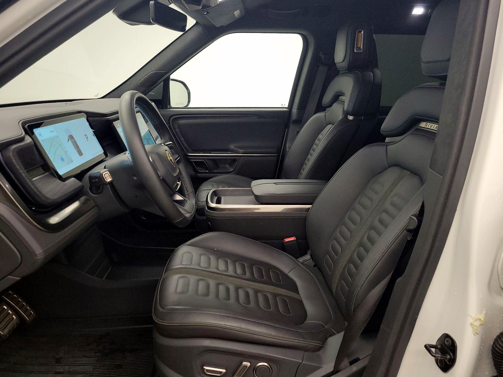 Thumbnail: 2023 Rivian R1S - 11