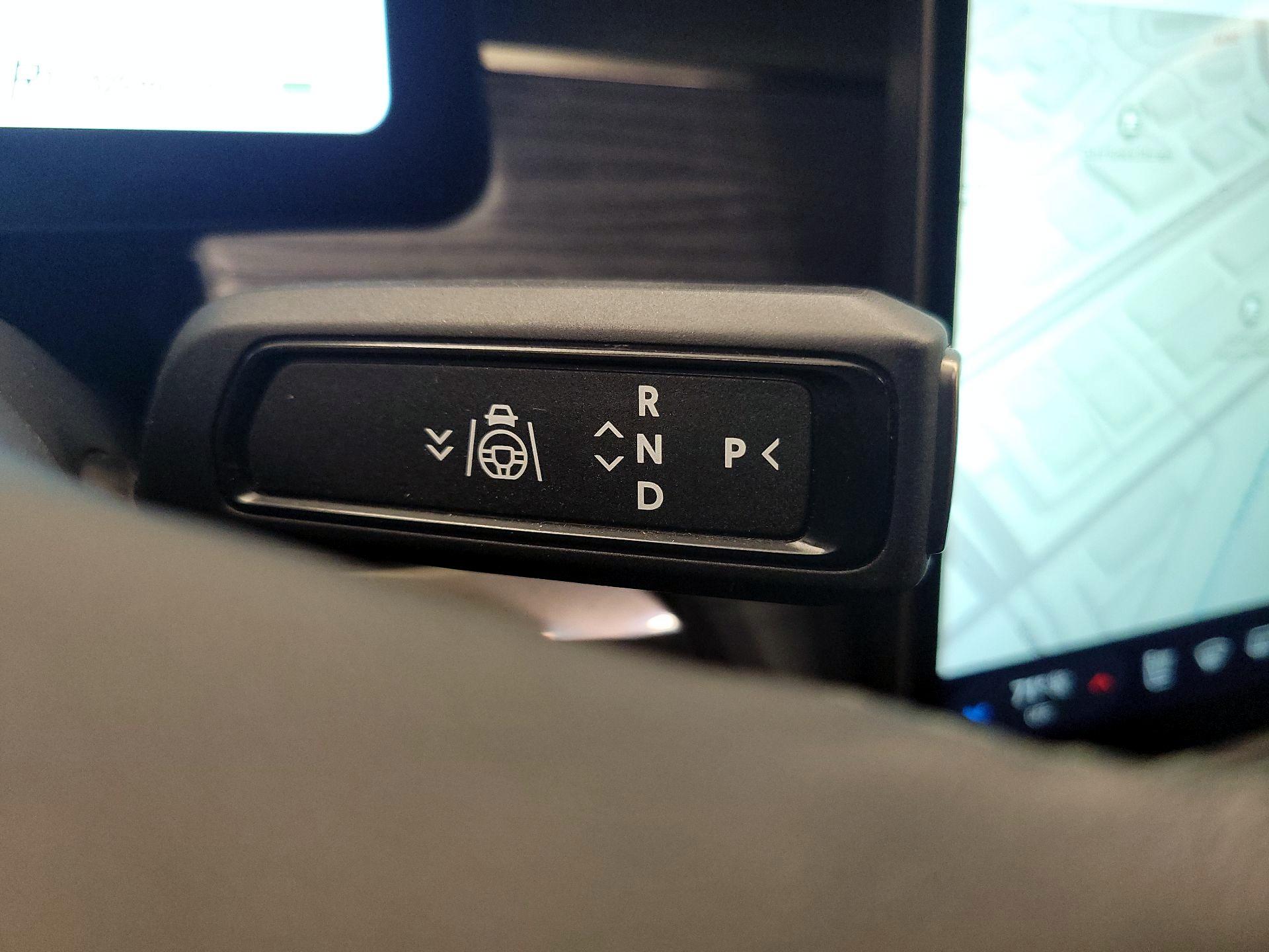 Thumbnail: 2023 Rivian R1S - 17