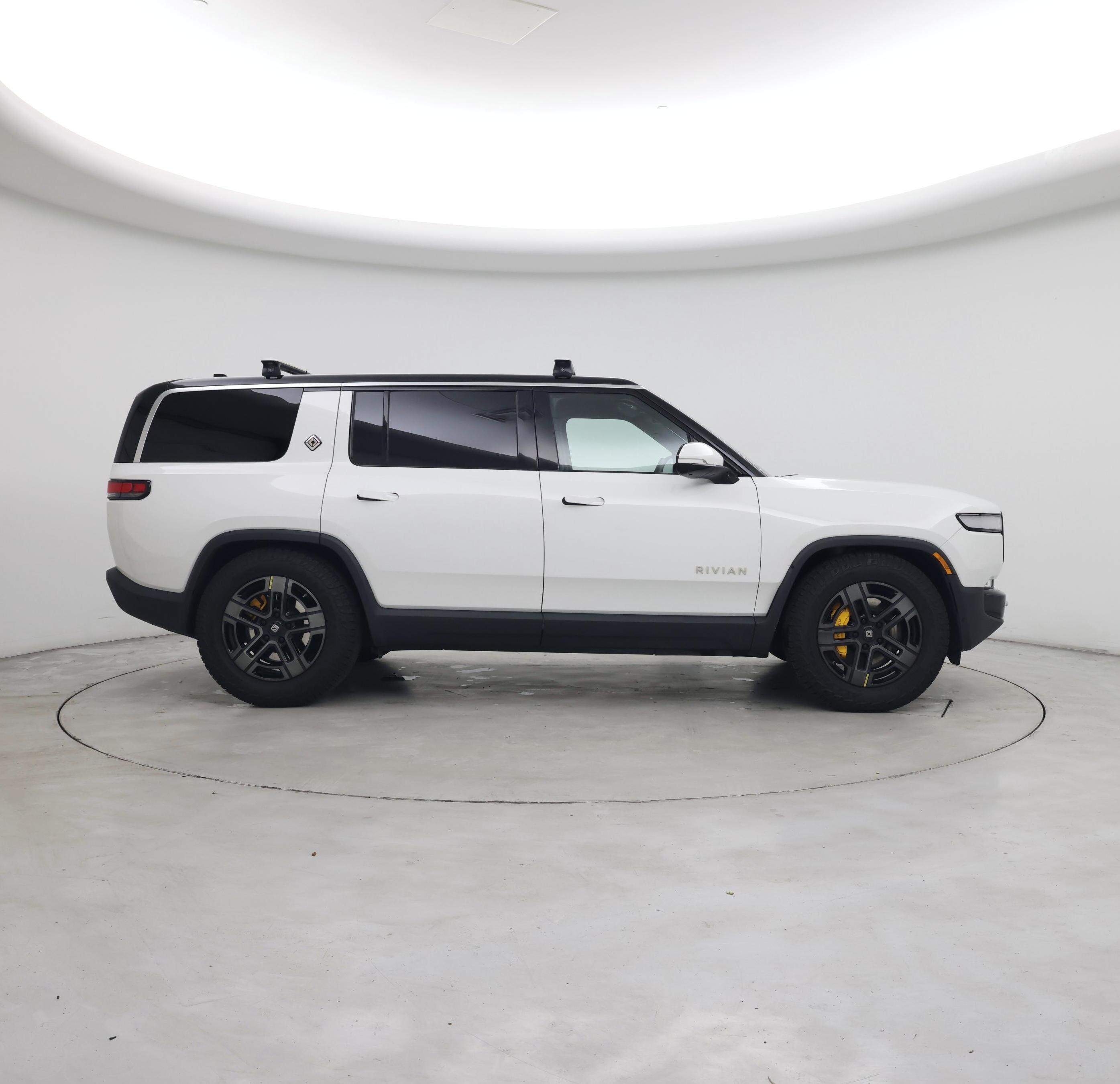 Thumbnail: 2023 Rivian R1S - 7