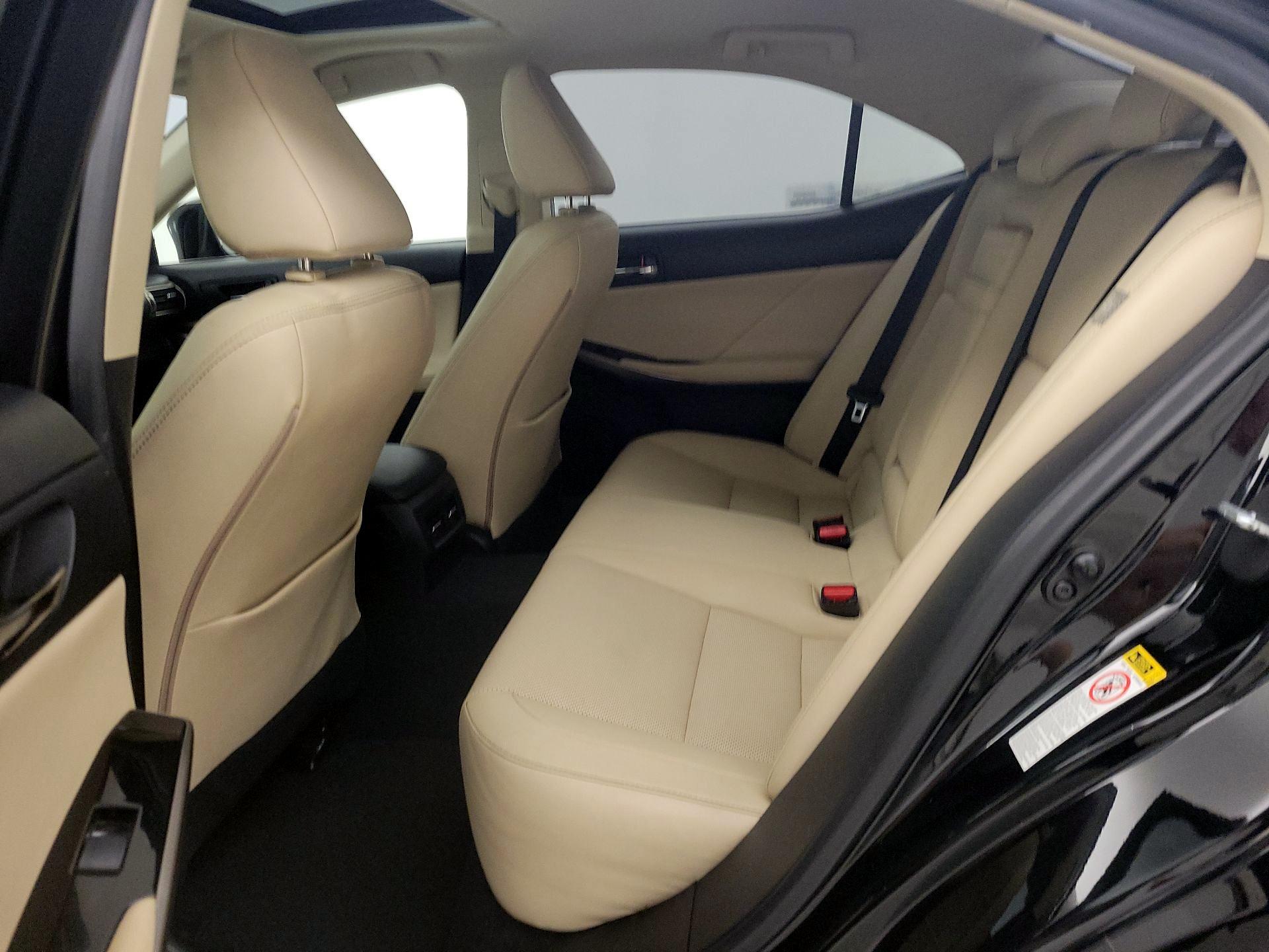 Thumbnail: 2015 Lexus IS - 20