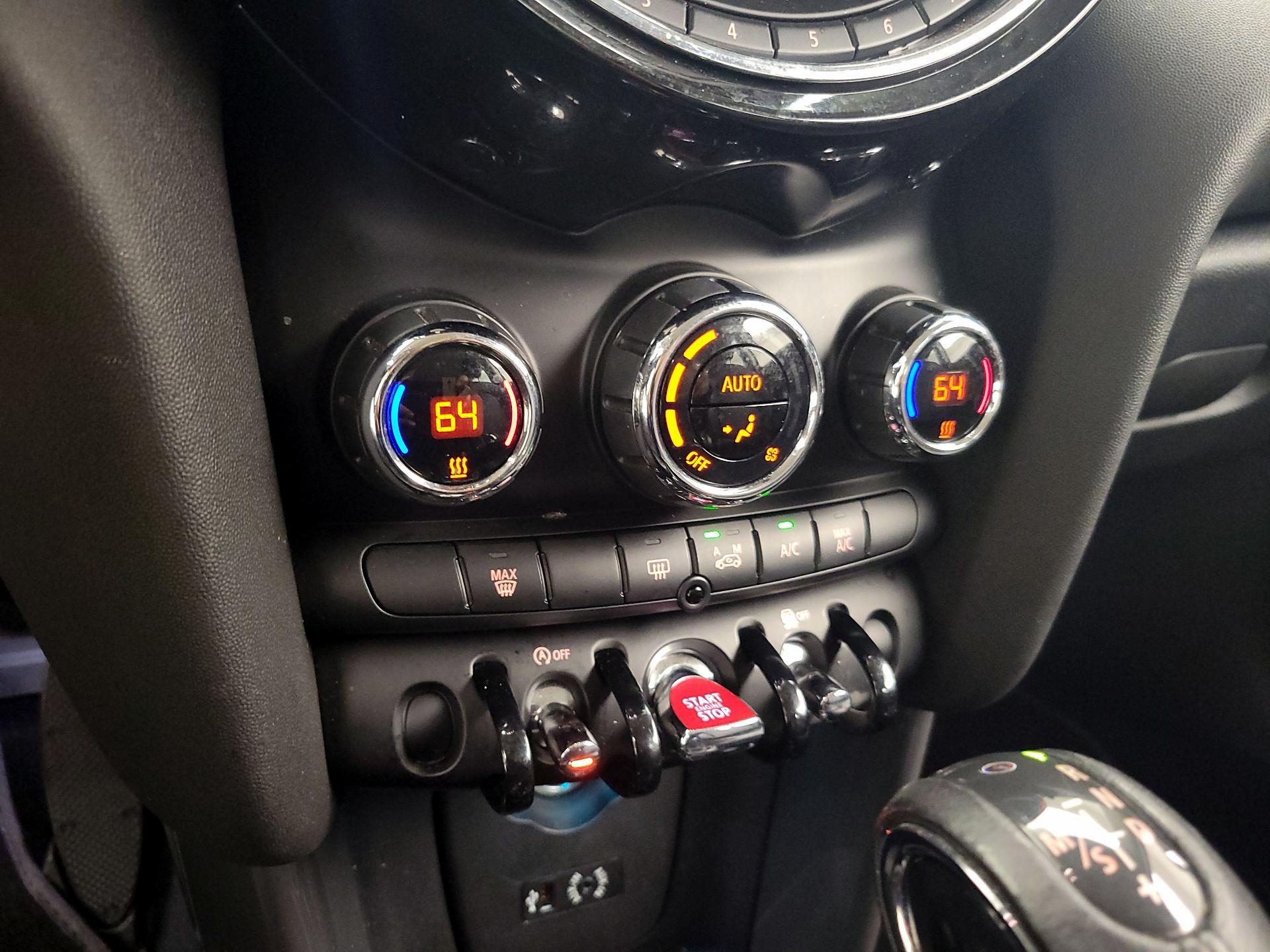 Thumbnail: 2015 MINI Cooper Hardtop - 15