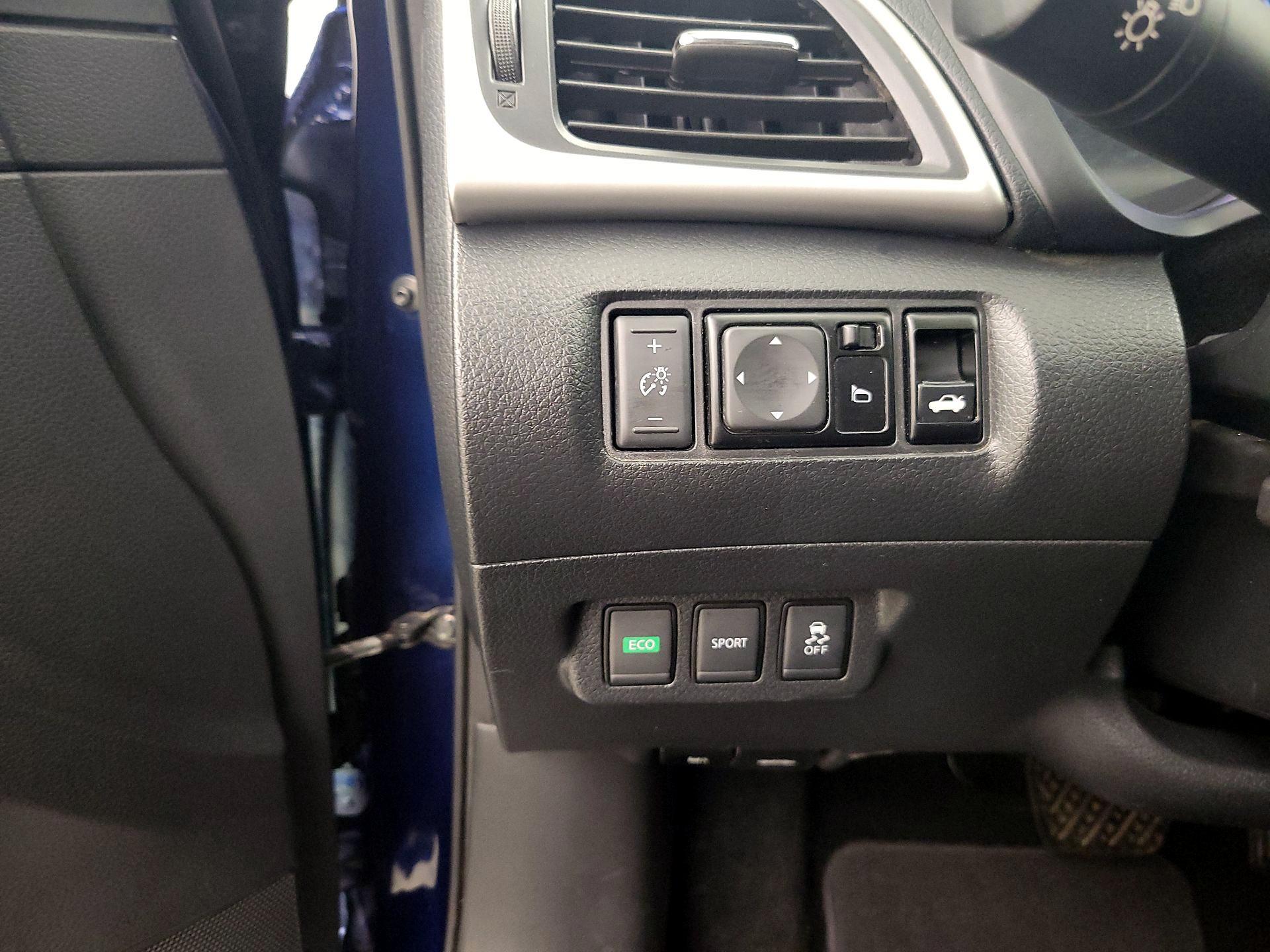 Thumbnail: 2017 Nissan Sentra - 13