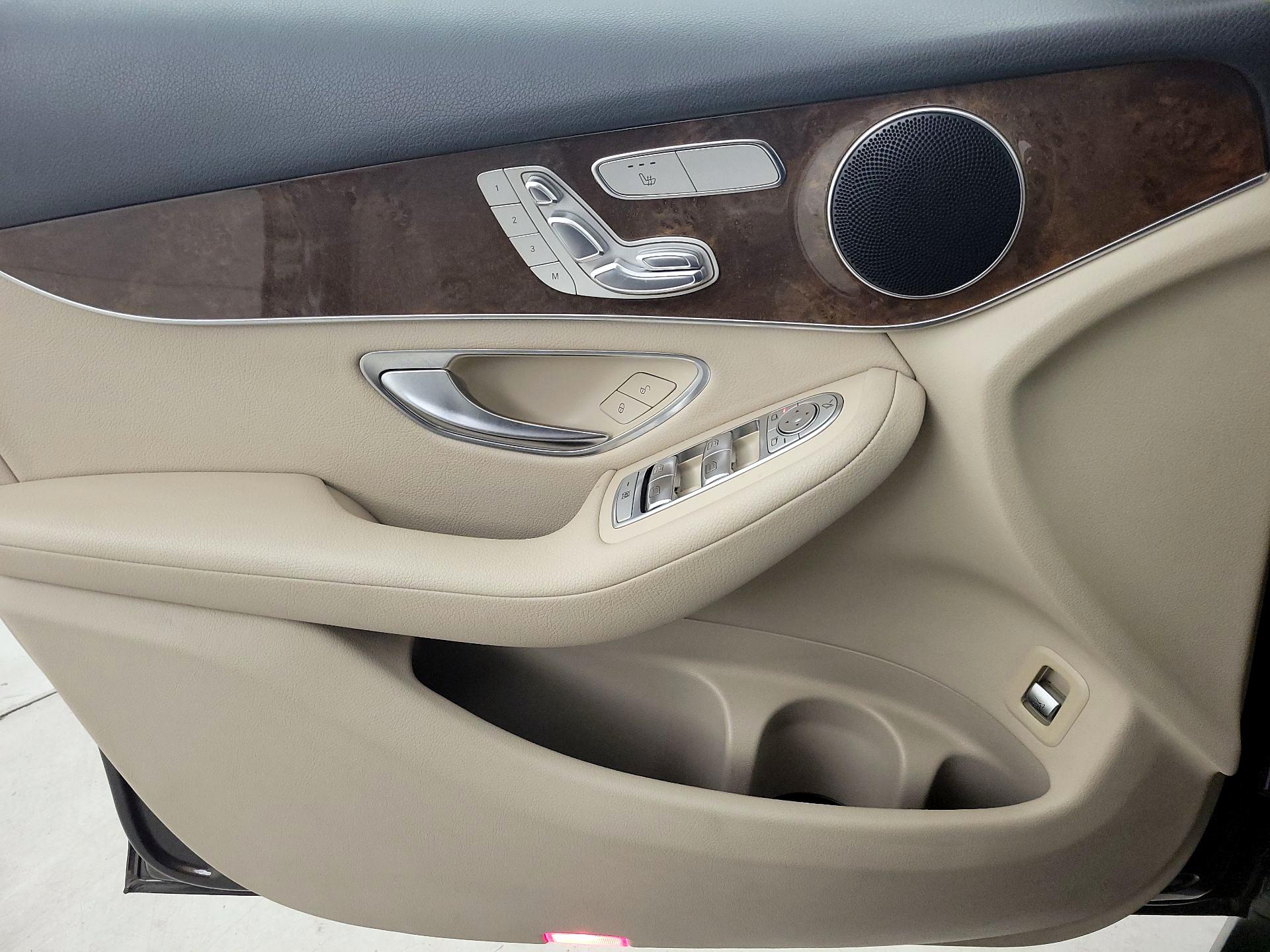 Thumbnail: 2016 Mercedes-Benz GLC - 12