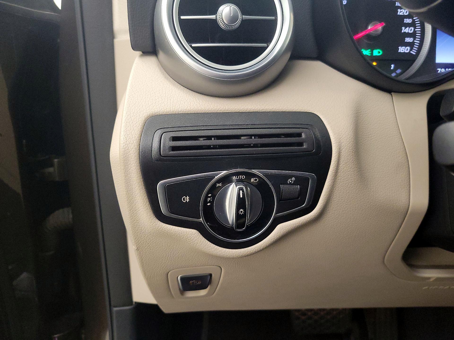 Thumbnail: 2016 Mercedes-Benz GLC - 13