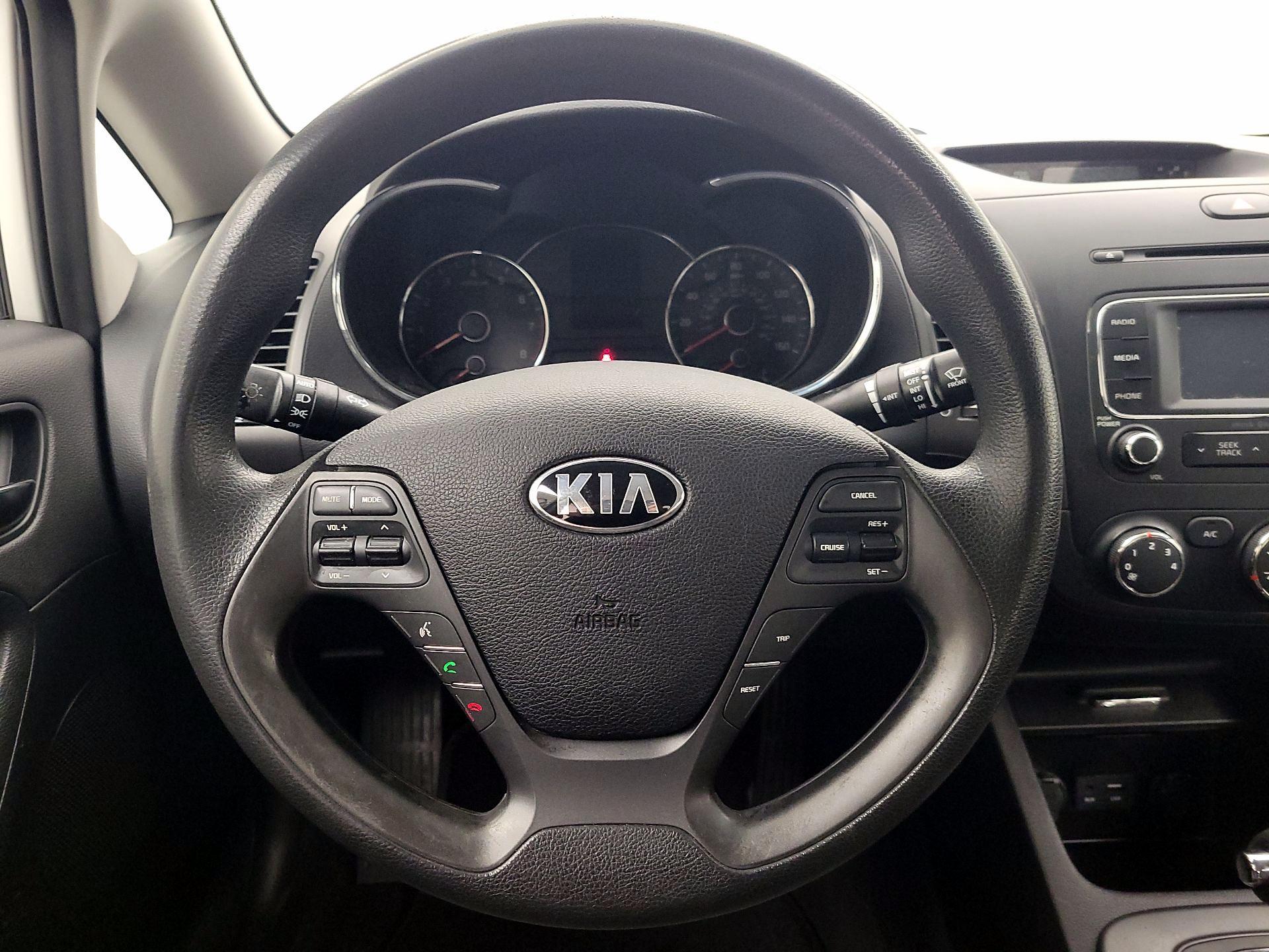 Thumbnail: 2016 Kia Forte - 10