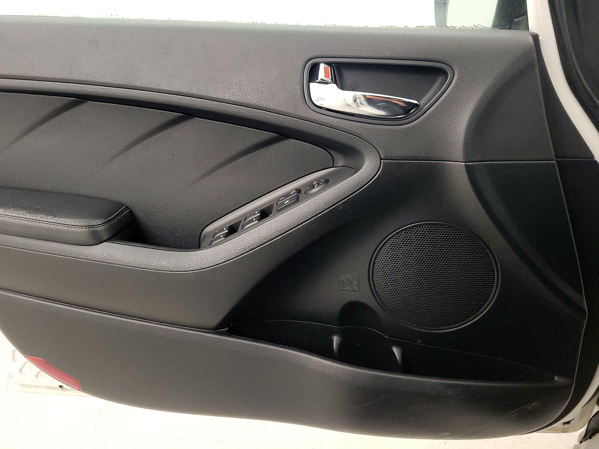 Thumbnail: 2016 Kia Forte - 12