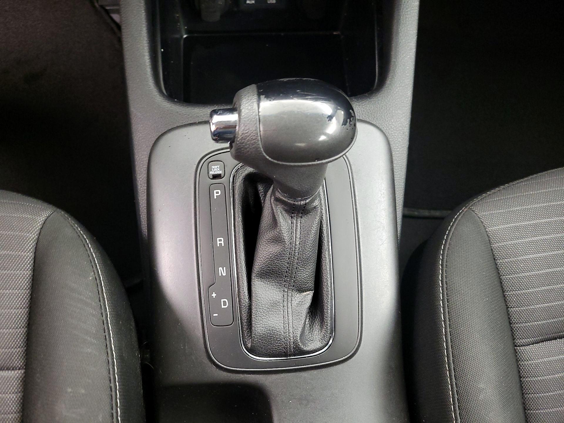 Thumbnail: 2016 Kia Forte - 17