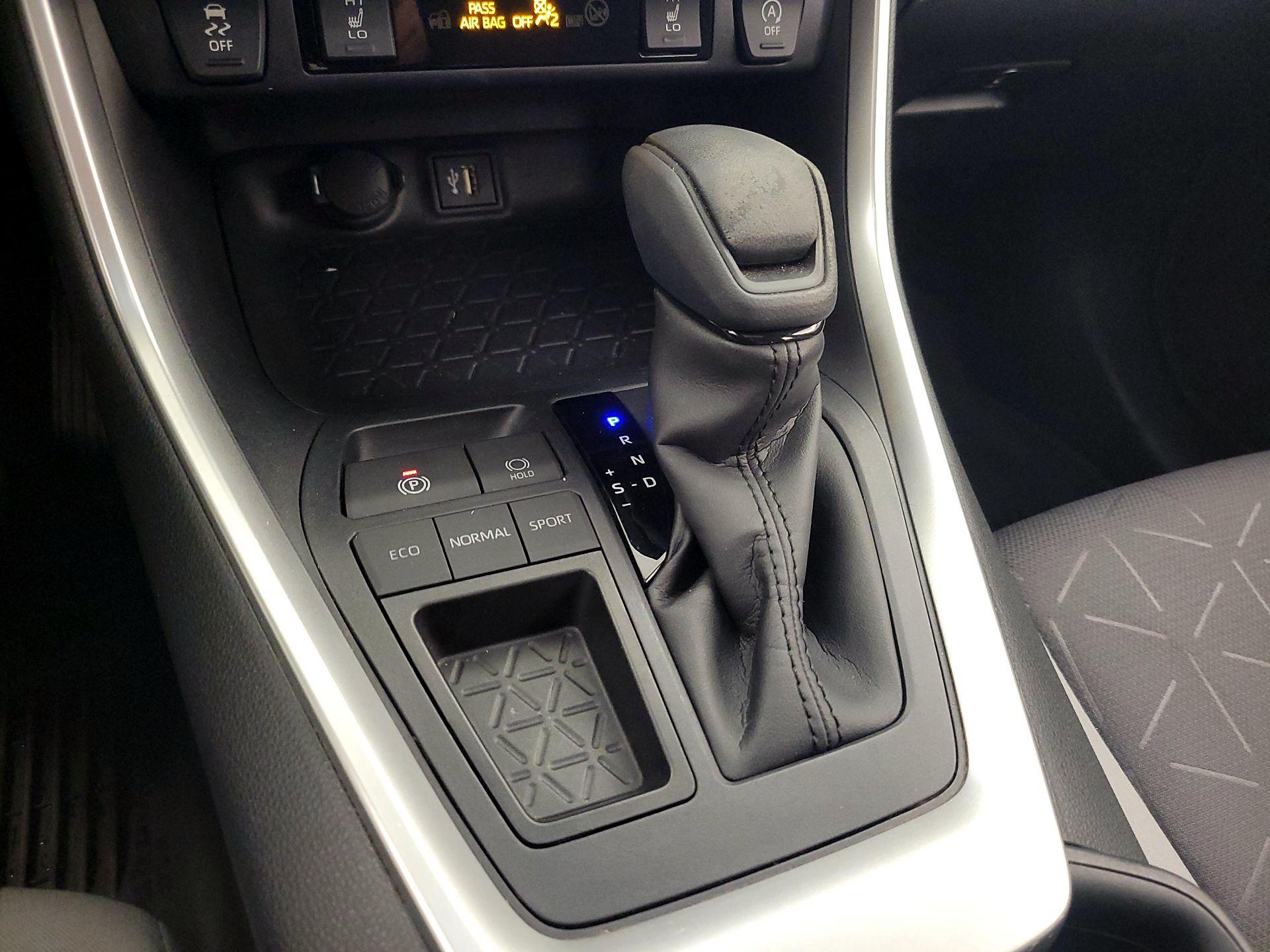 Thumbnail: 2023 Toyota RAV4 - 17