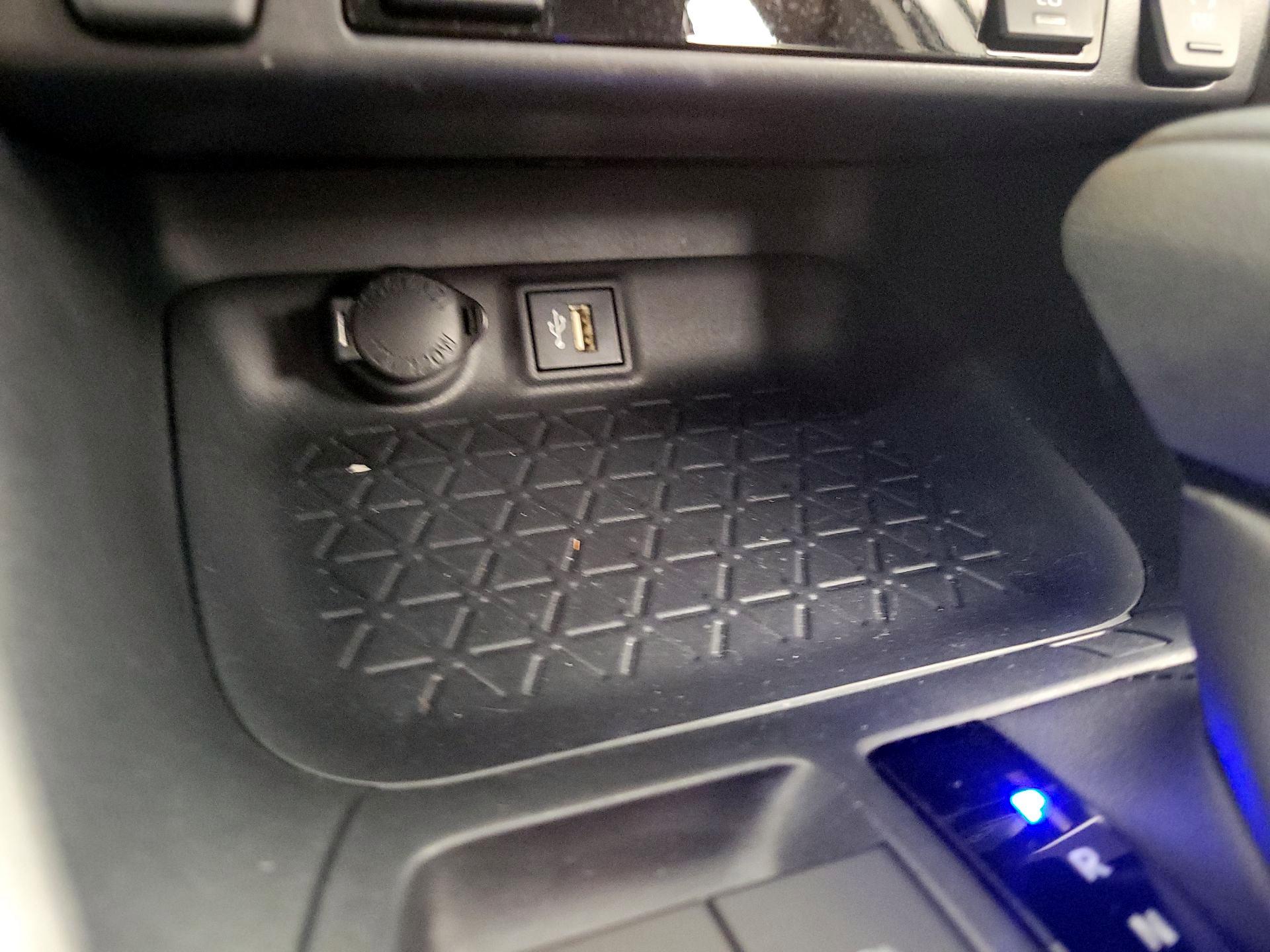 Thumbnail: 2023 Toyota RAV4 - 18