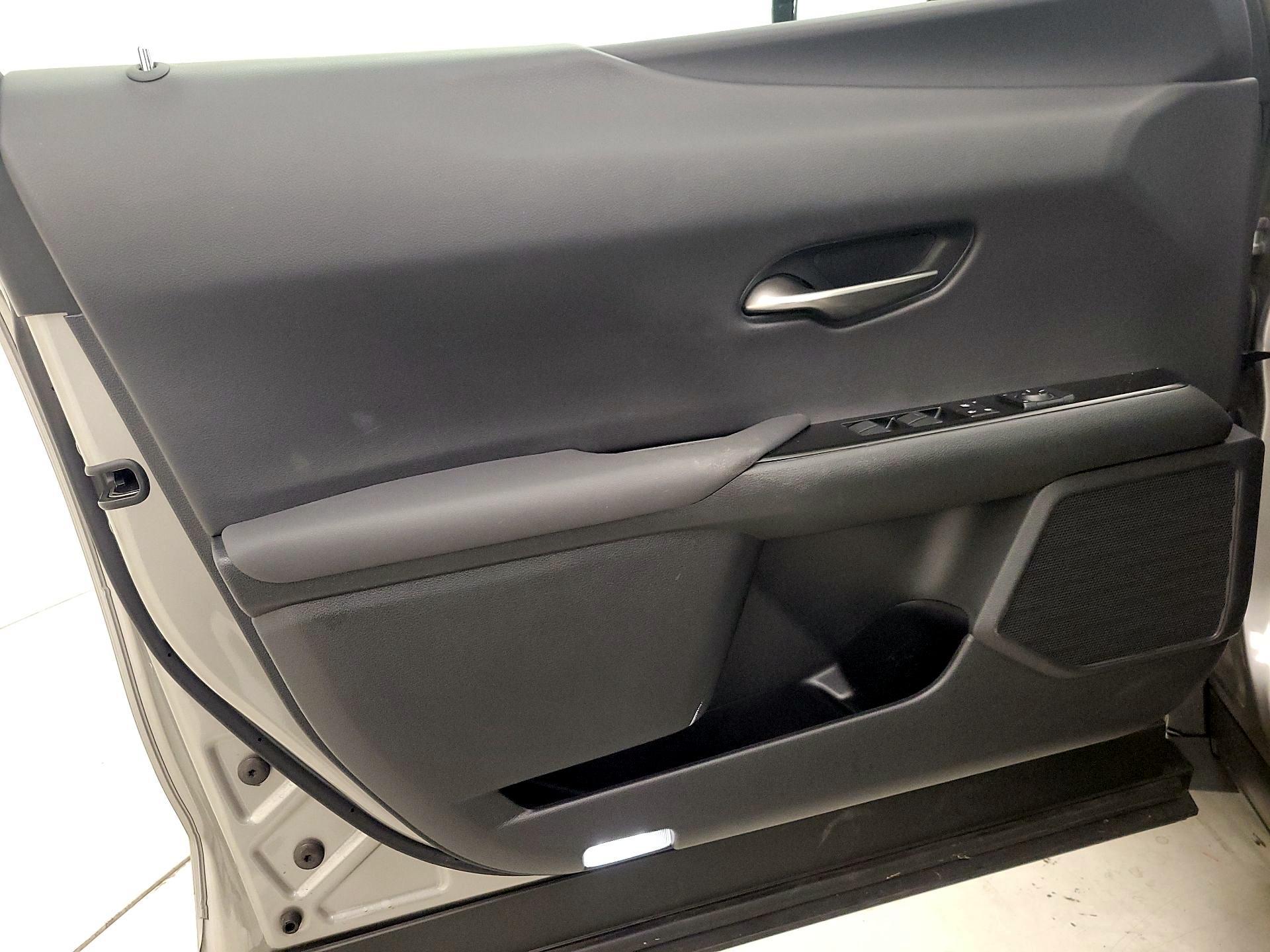 Thumbnail: 2020 Lexus UX - 12