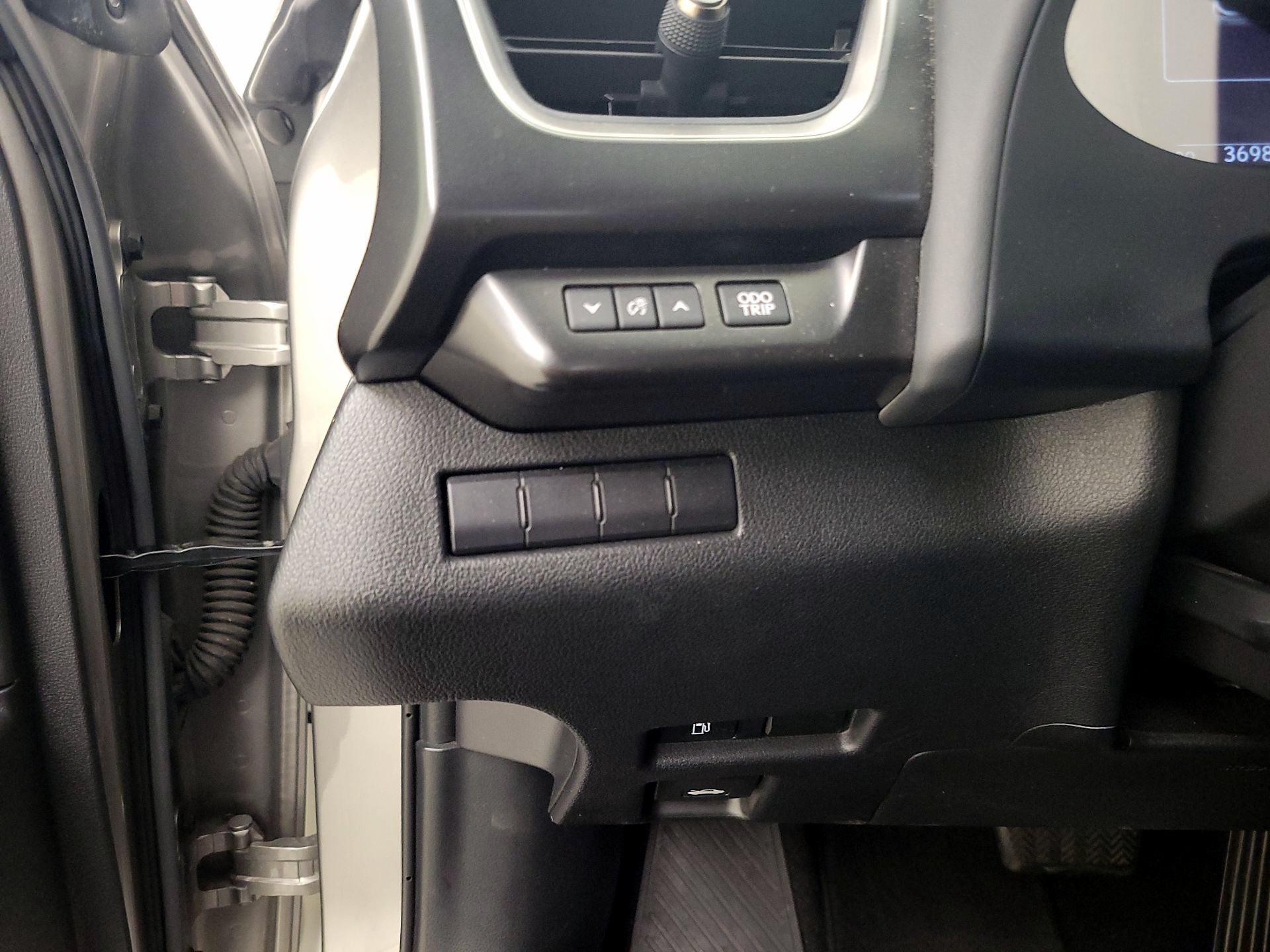 Thumbnail: 2020 Lexus UX - 13