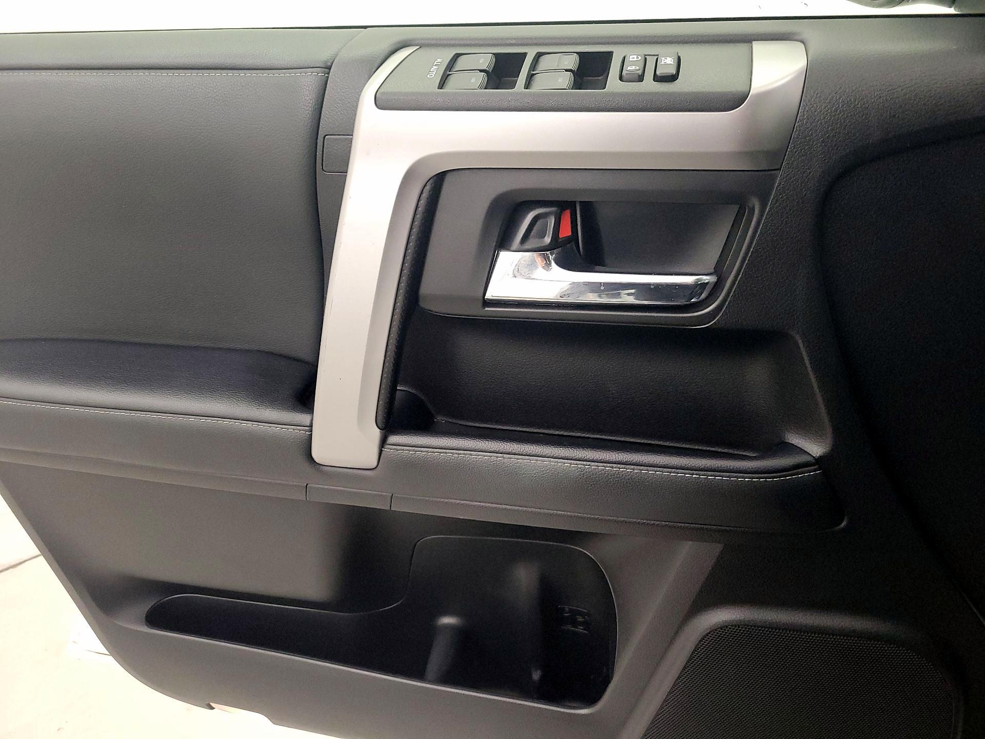 Thumbnail: 2020 Toyota 4Runner - 12