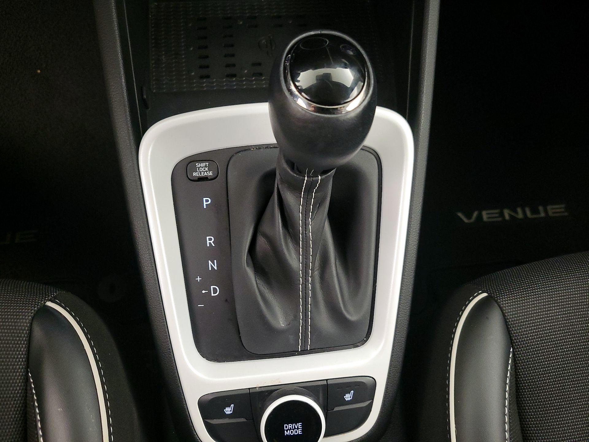 Thumbnail: 2023 Hyundai Venue - 18