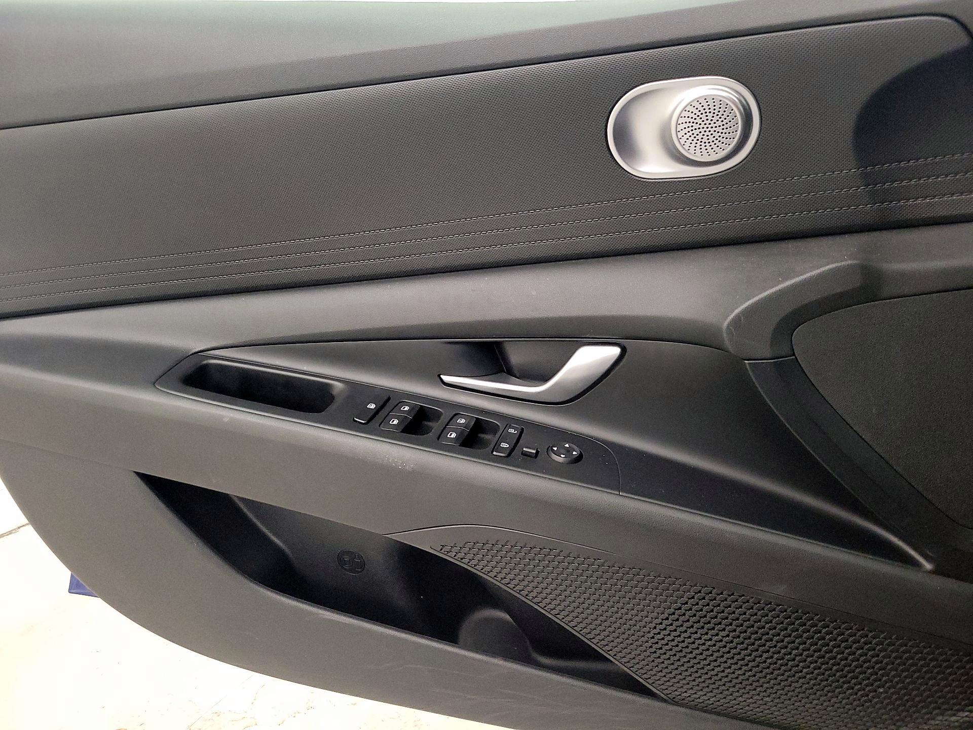 Thumbnail: 2023 Hyundai Elantra - 12