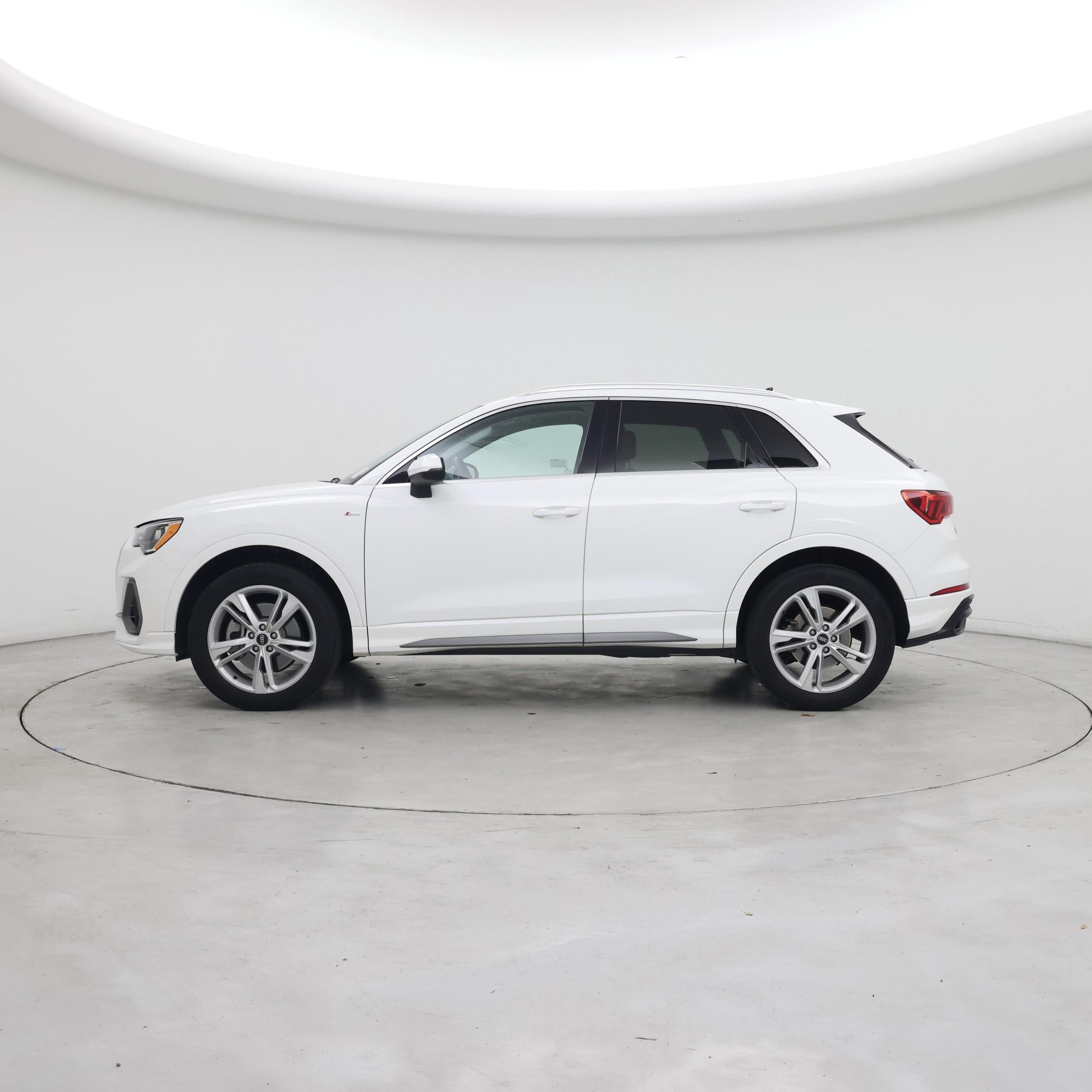 Thumbnail: 2021 Audi Q3 - 3