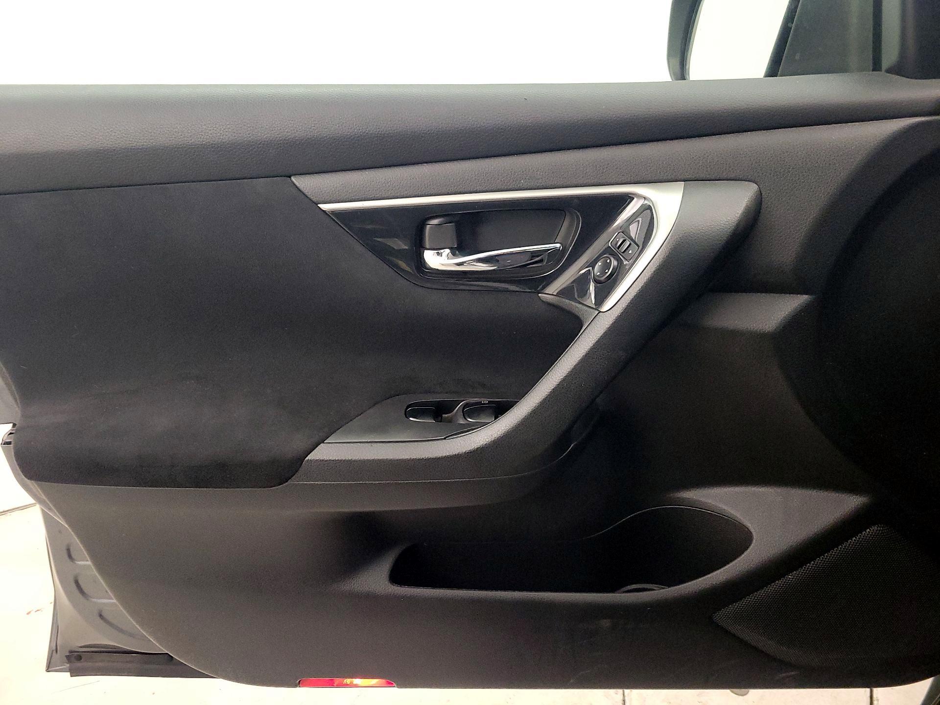 Thumbnail: 2014 Nissan Altima - 12