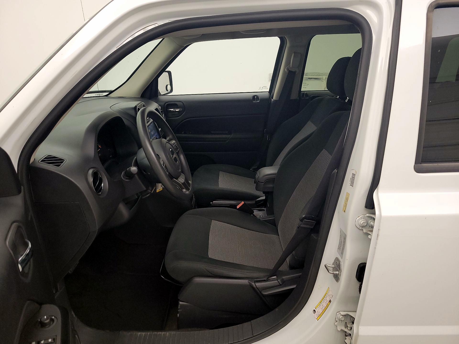 Thumbnail: 2015 Jeep Patriot - 11