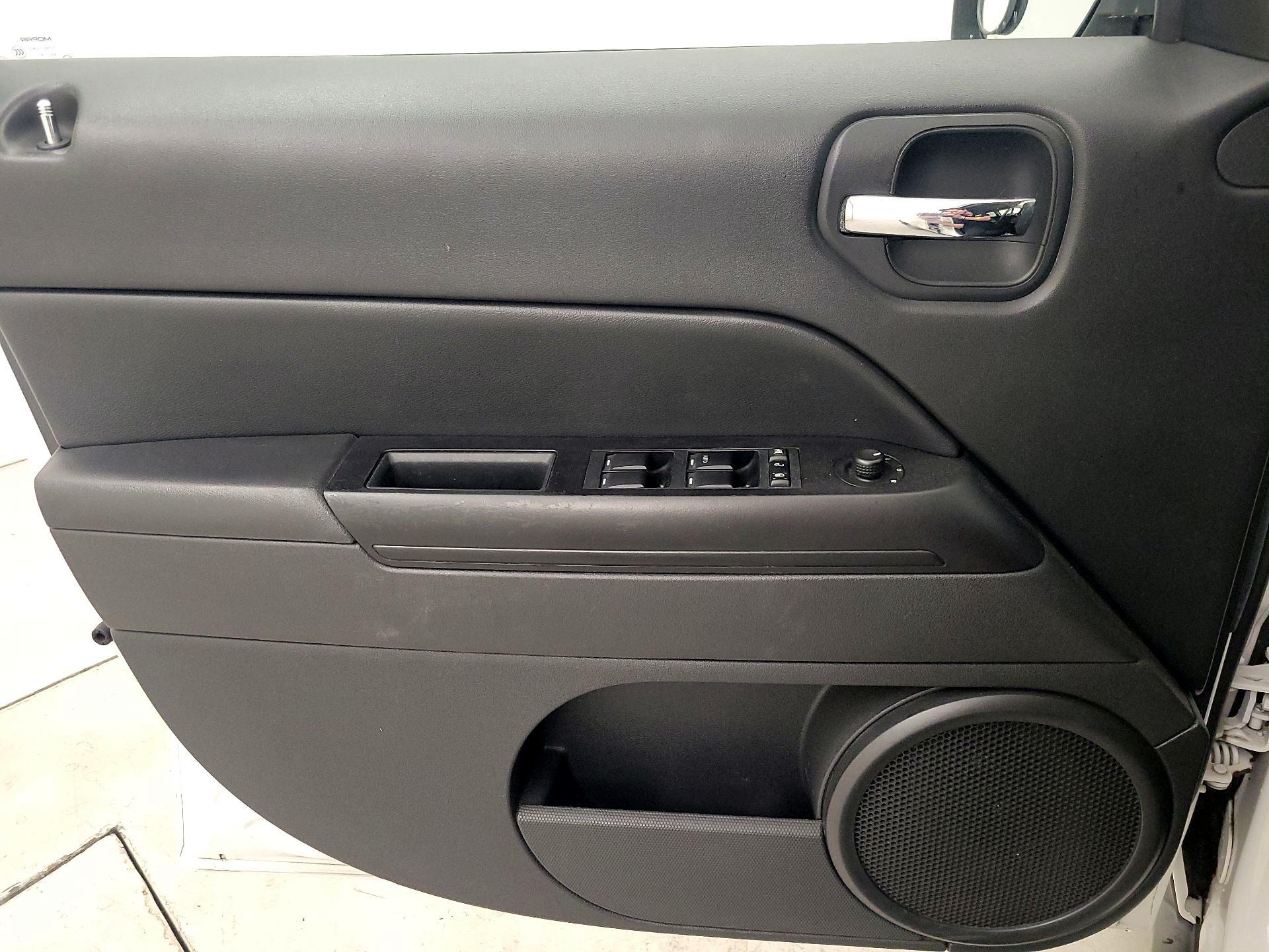 Thumbnail: 2015 Jeep Patriot - 12