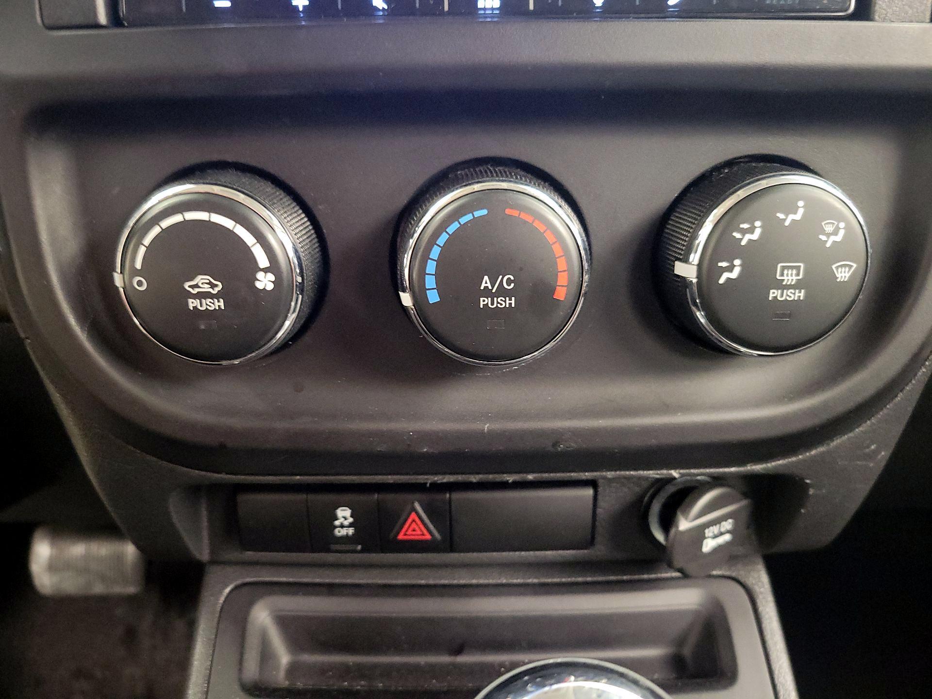 Thumbnail: 2015 Jeep Patriot - 14