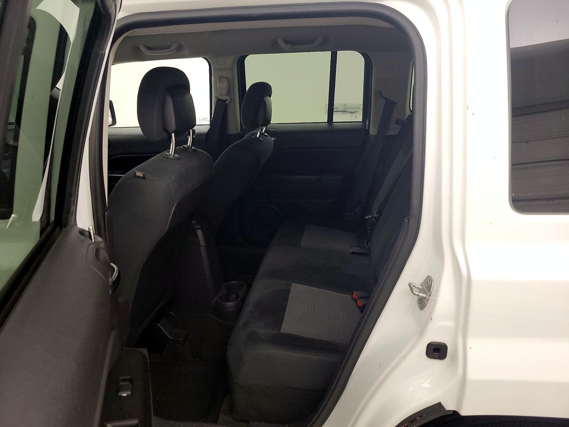 Thumbnail: 2015 Jeep Patriot - 16