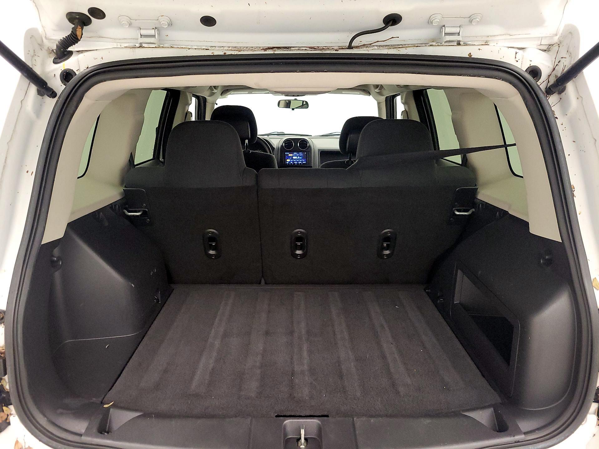 Thumbnail: 2015 Jeep Patriot - 17