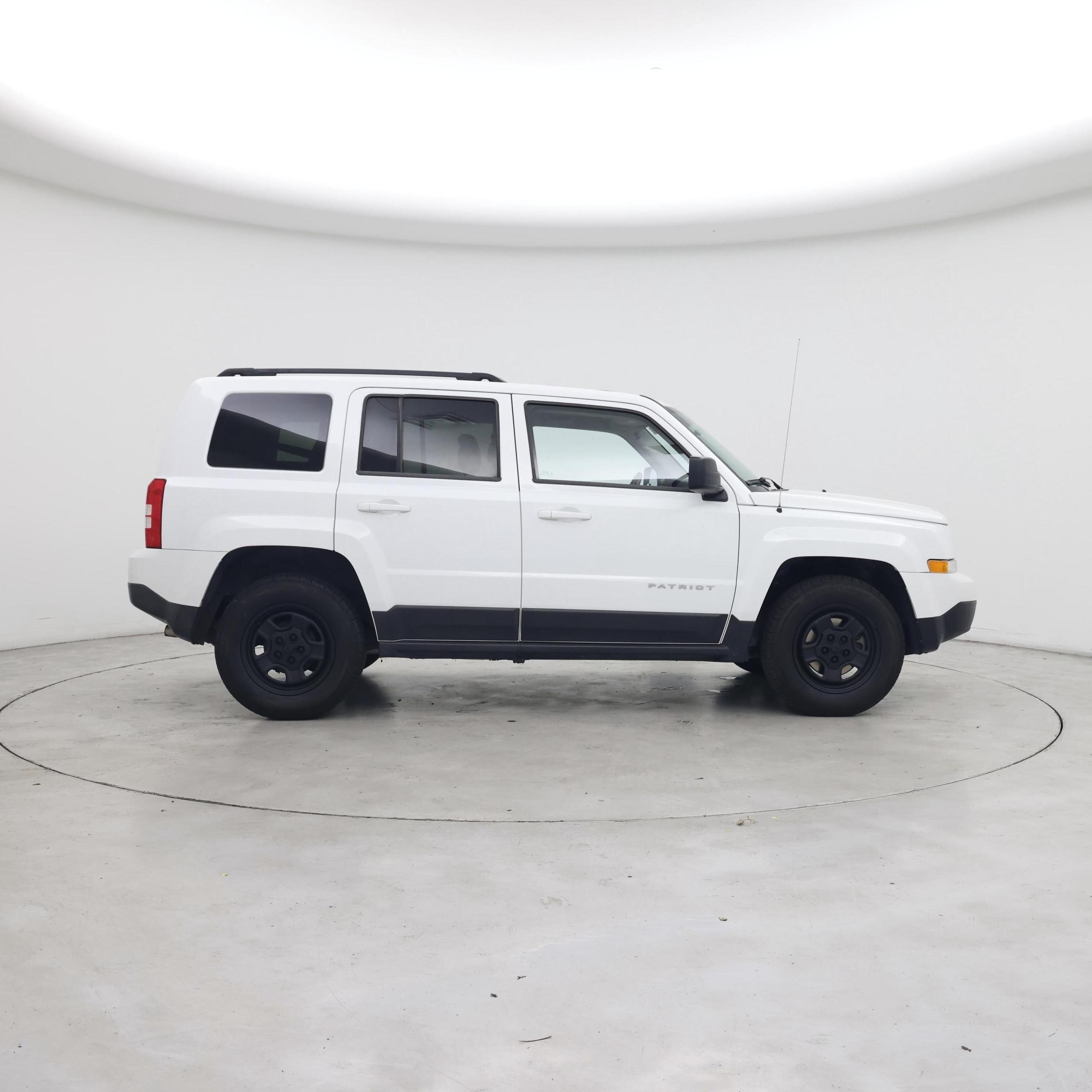 Thumbnail: 2015 Jeep Patriot - 7