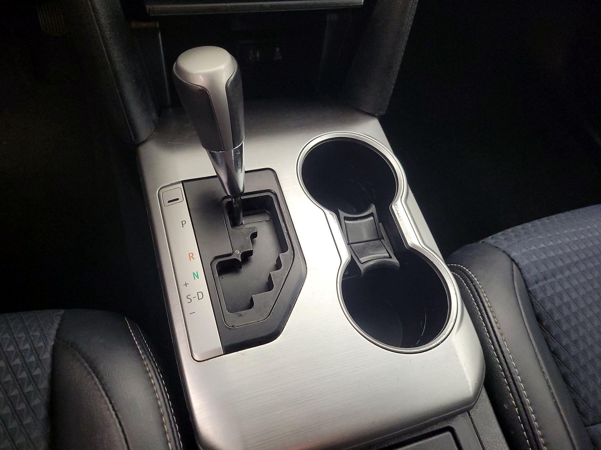 Thumbnail: 2014 Toyota Camry - 17