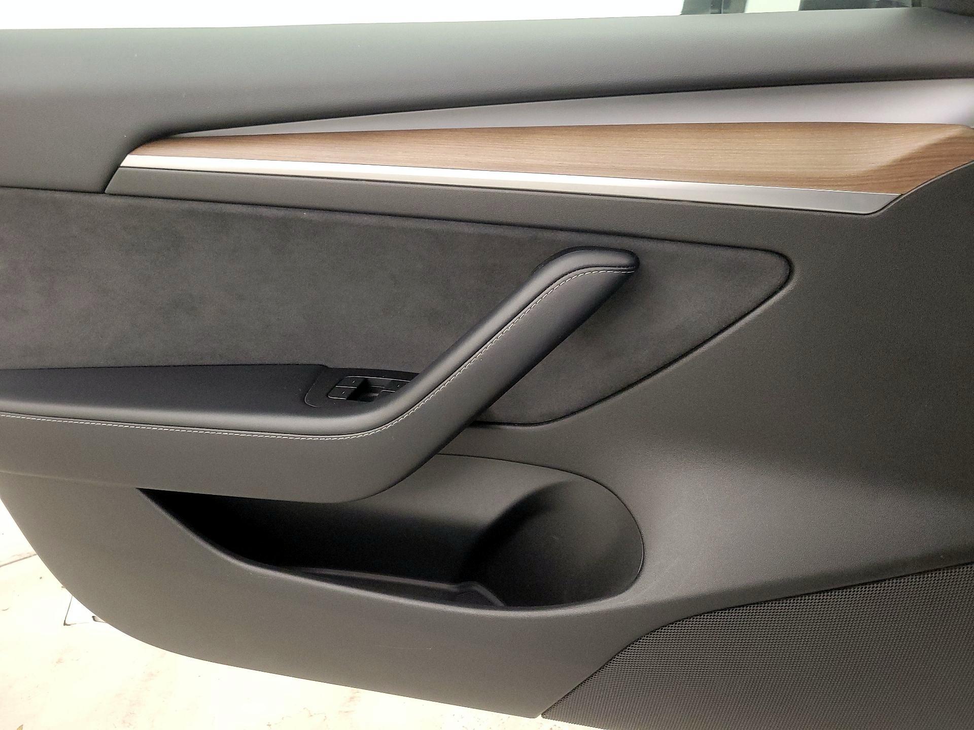 Thumbnail: 2021 Tesla Model 3 - 12