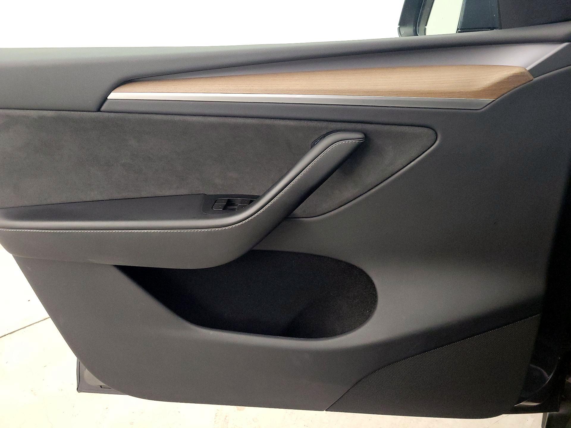 Thumbnail: 2023 Tesla Model Y - 12