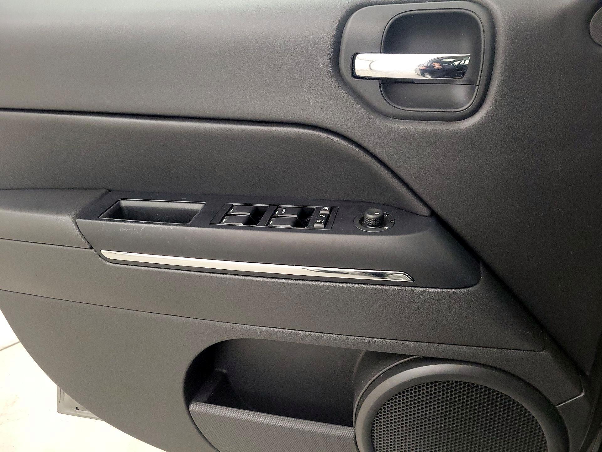 Thumbnail: 2014 Jeep Patriot - 12