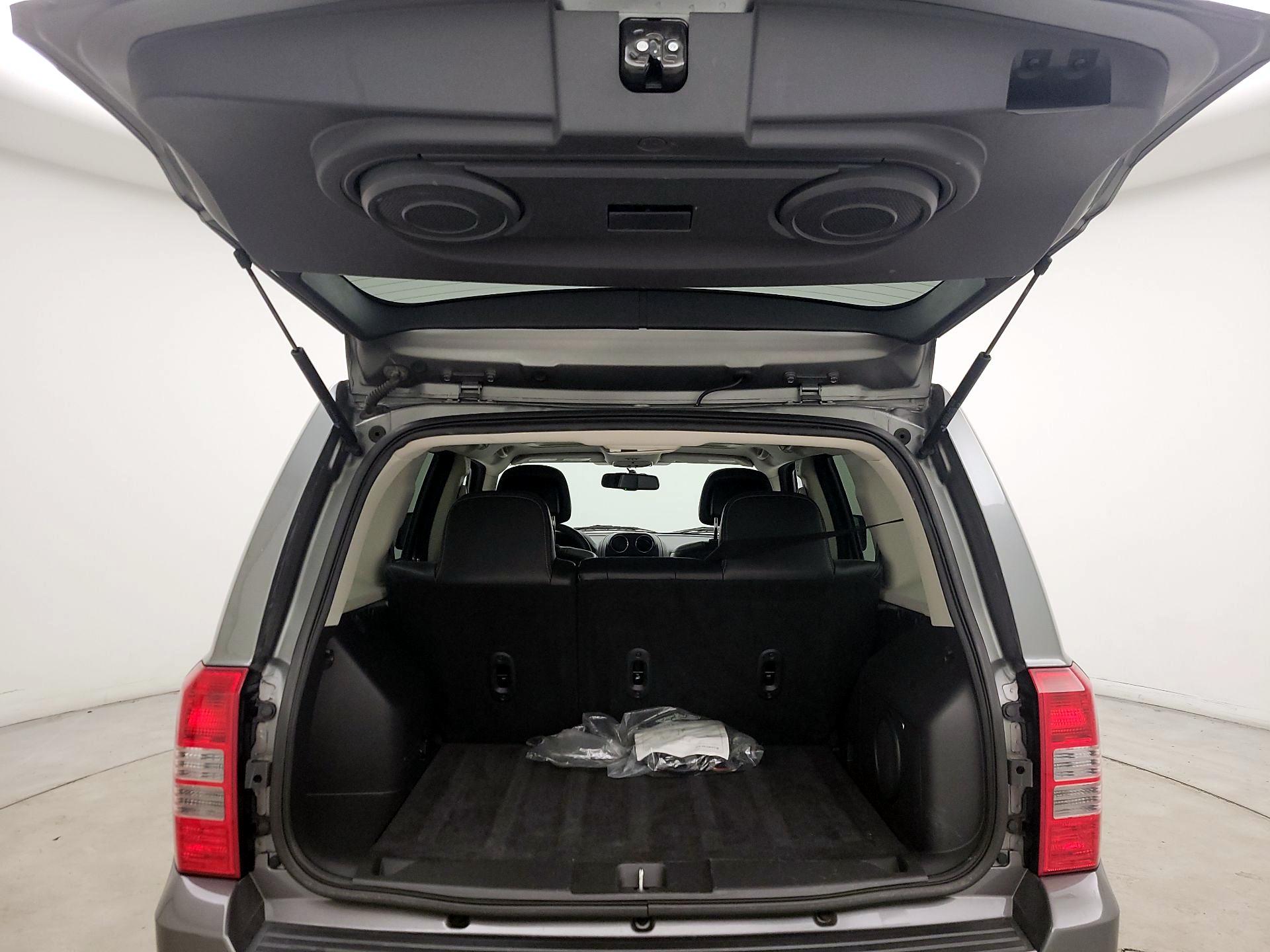 Thumbnail: 2014 Jeep Patriot - 17