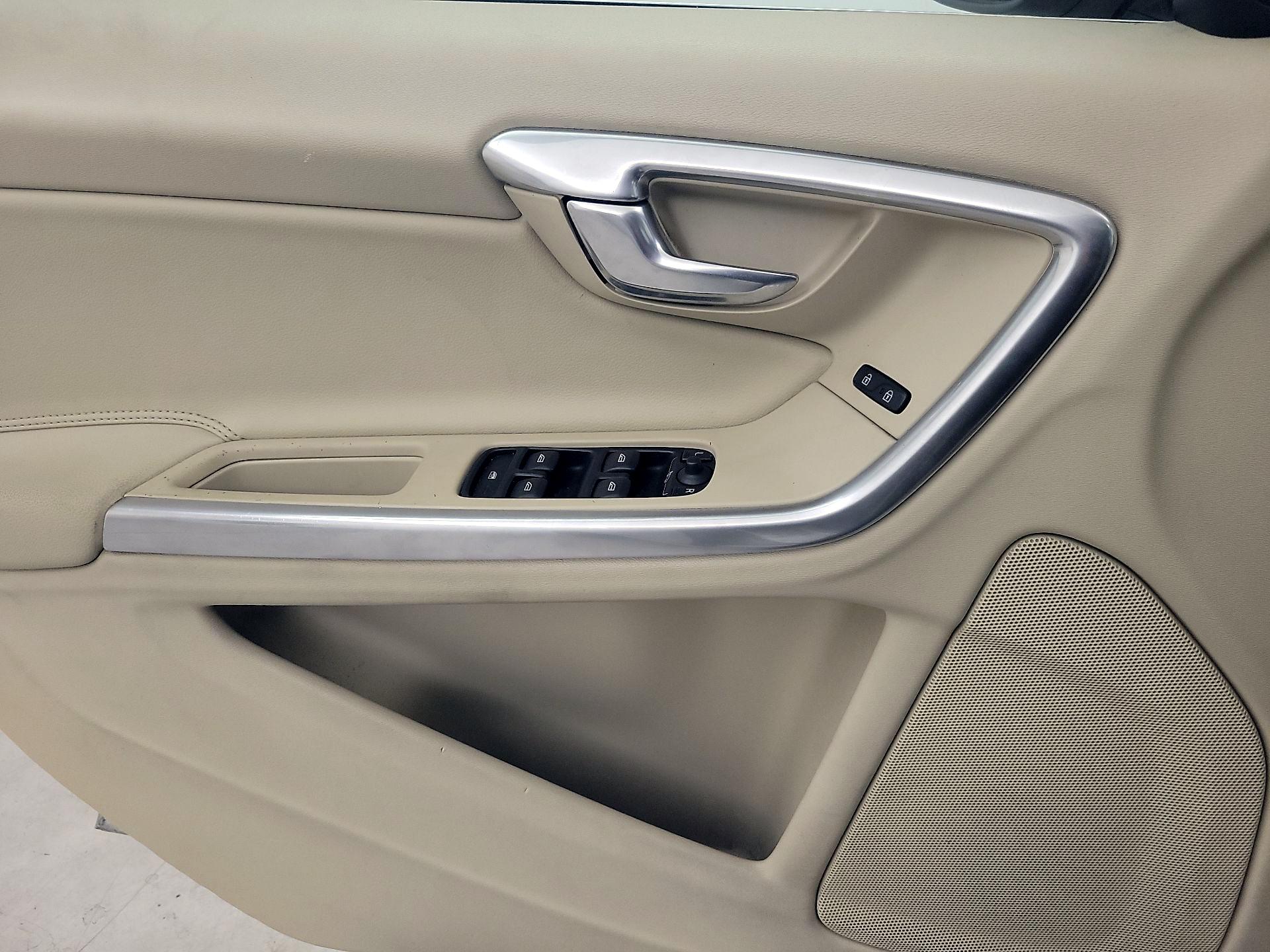 Thumbnail: 2015 Volvo S60 - 12