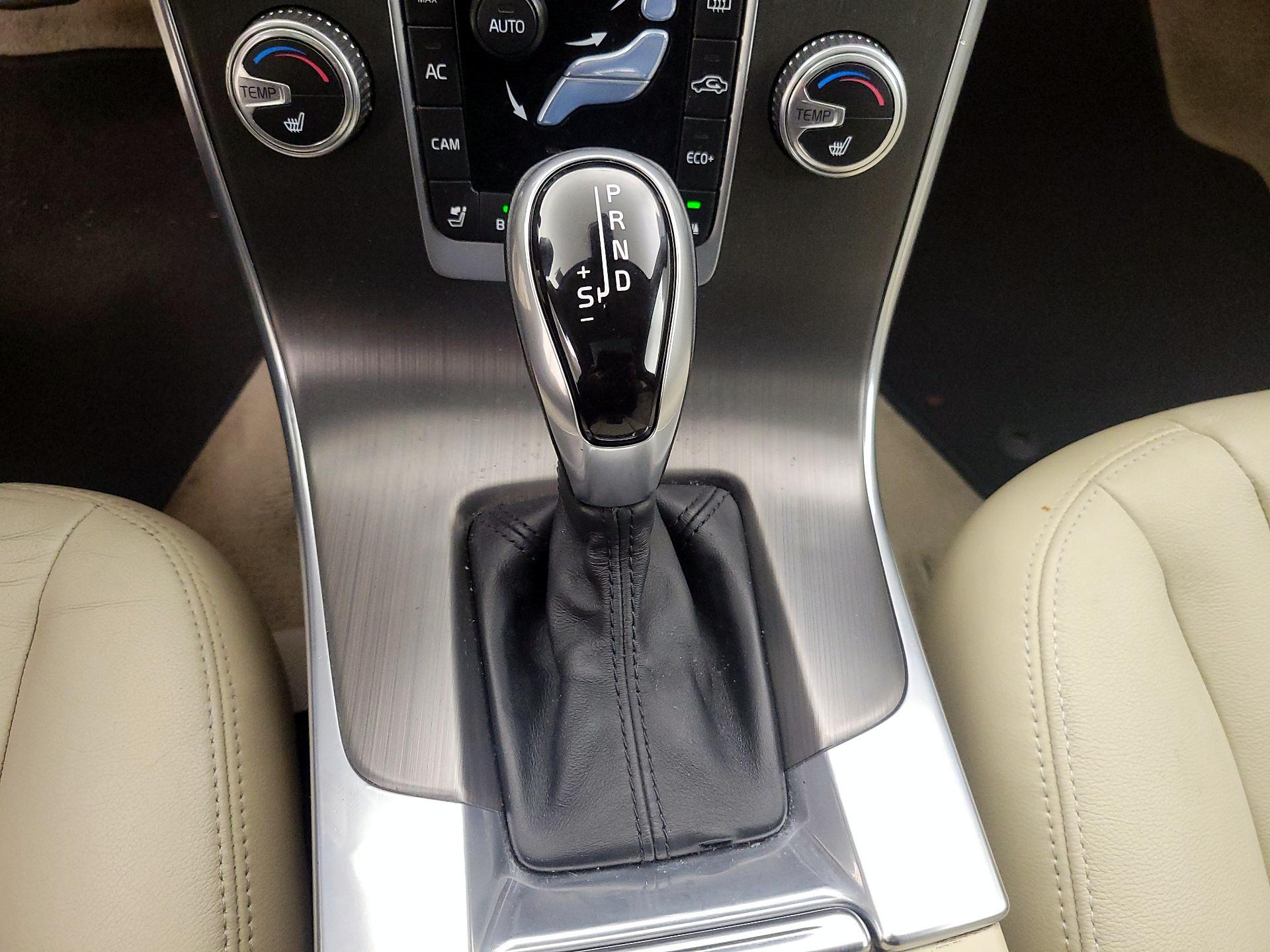 Thumbnail: 2015 Volvo S60 - 17