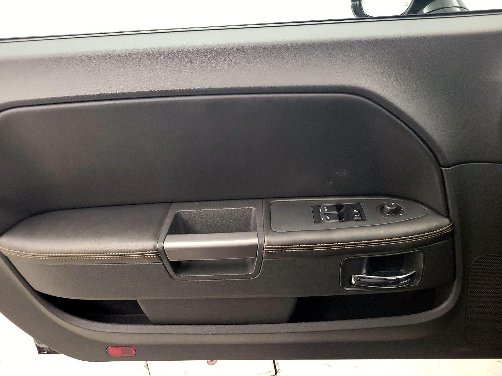 Thumbnail: 2014 Dodge Challenger - 12