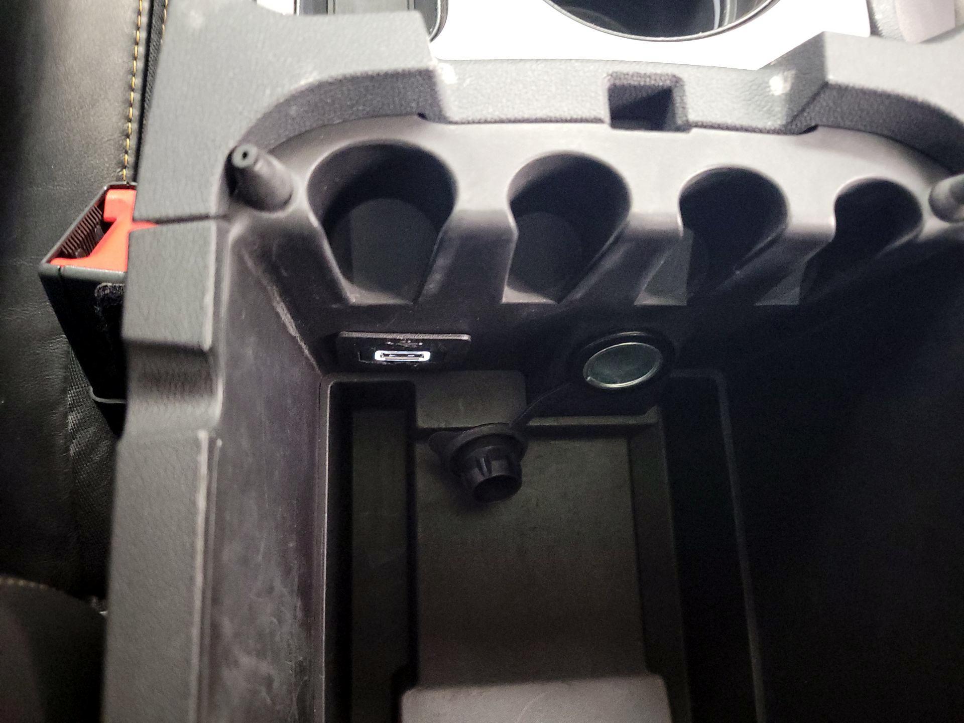 Thumbnail: 2014 Dodge Challenger - 17