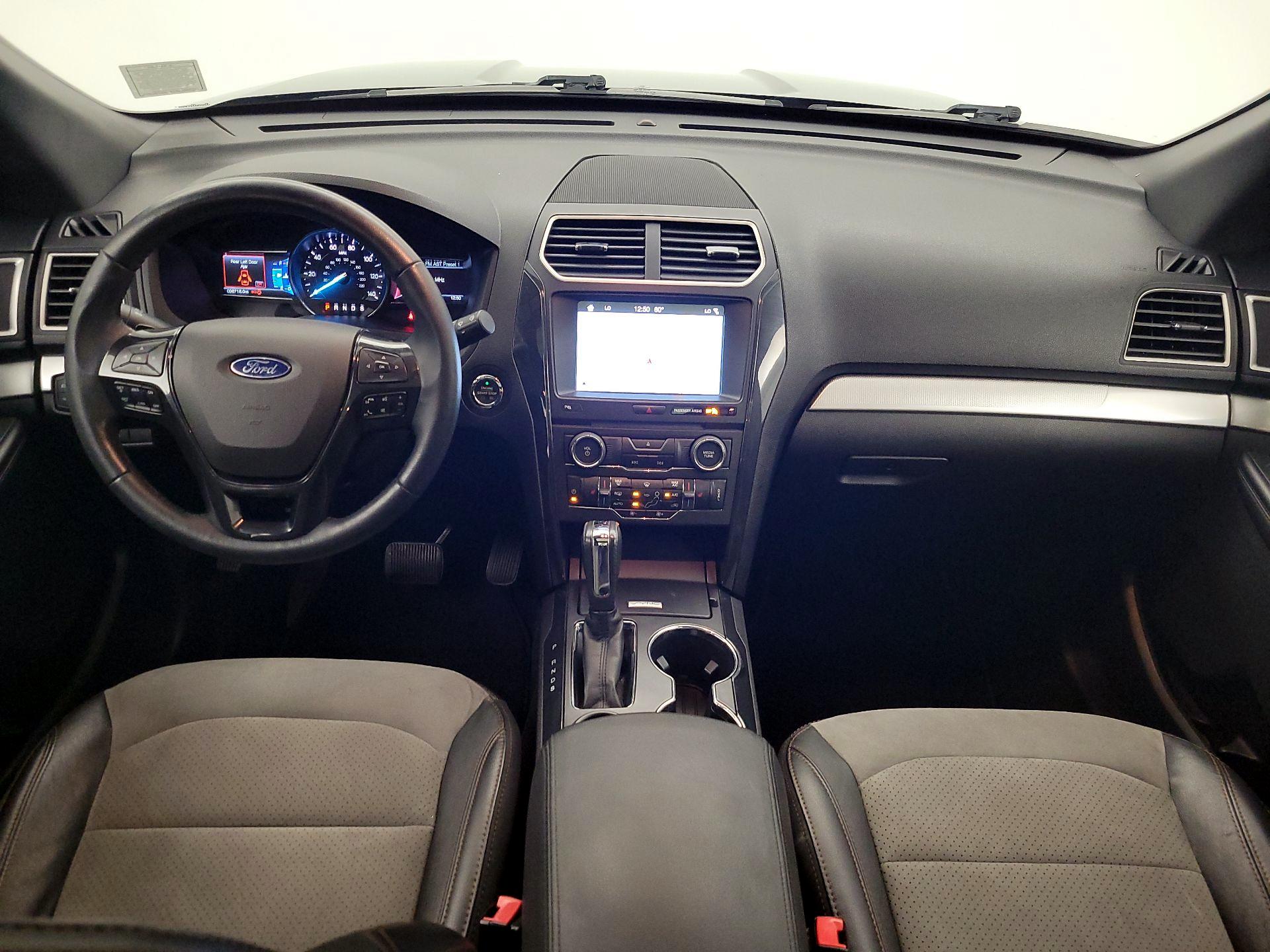 Thumbnail: 2017 Ford Explorer - 9