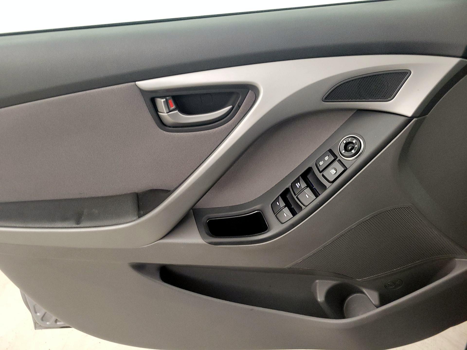 Thumbnail: 2016 Hyundai Elantra - 12