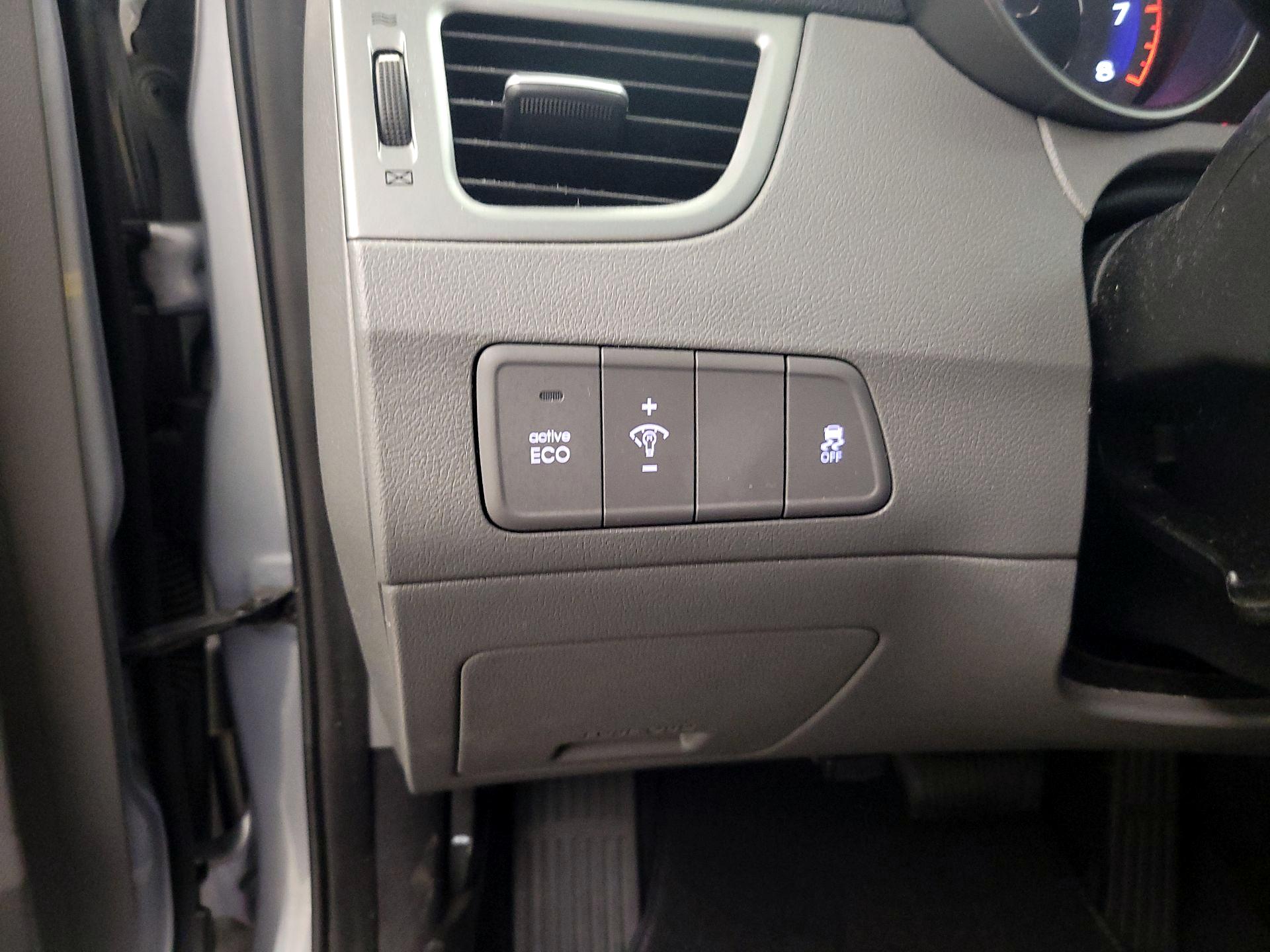 Thumbnail: 2016 Hyundai Elantra - 13