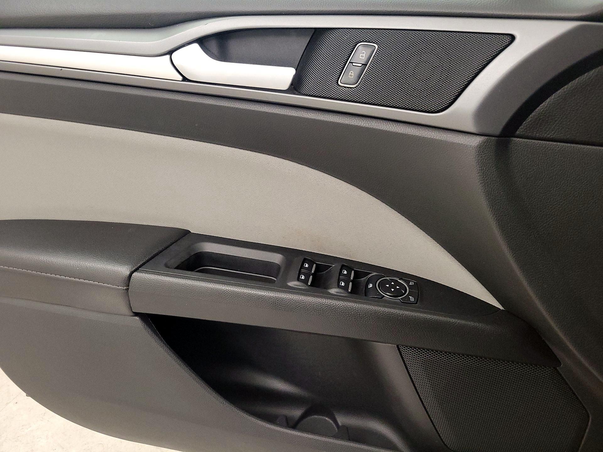 Thumbnail: 2015 Ford Fusion - 12