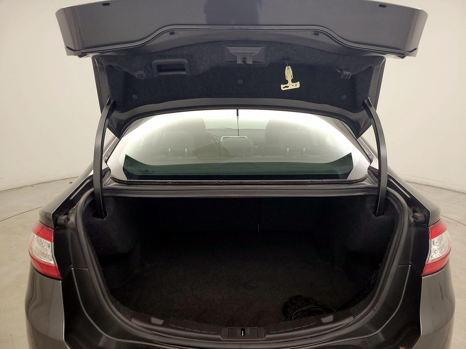 Thumbnail: 2015 Ford Fusion - 18