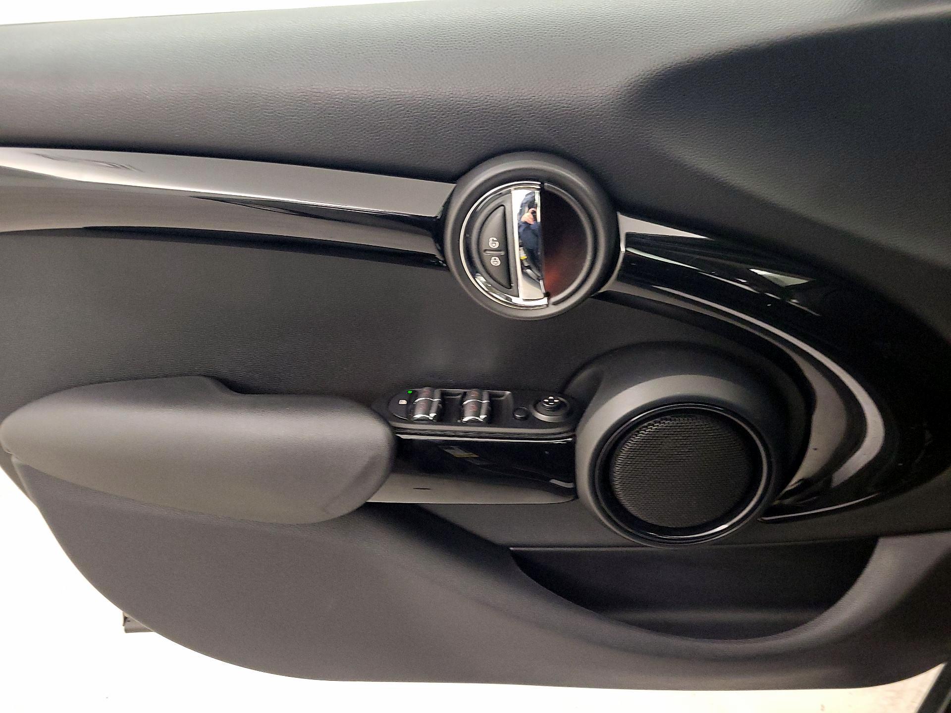 Thumbnail: 2016 MINI Cooper Hardtop - 12