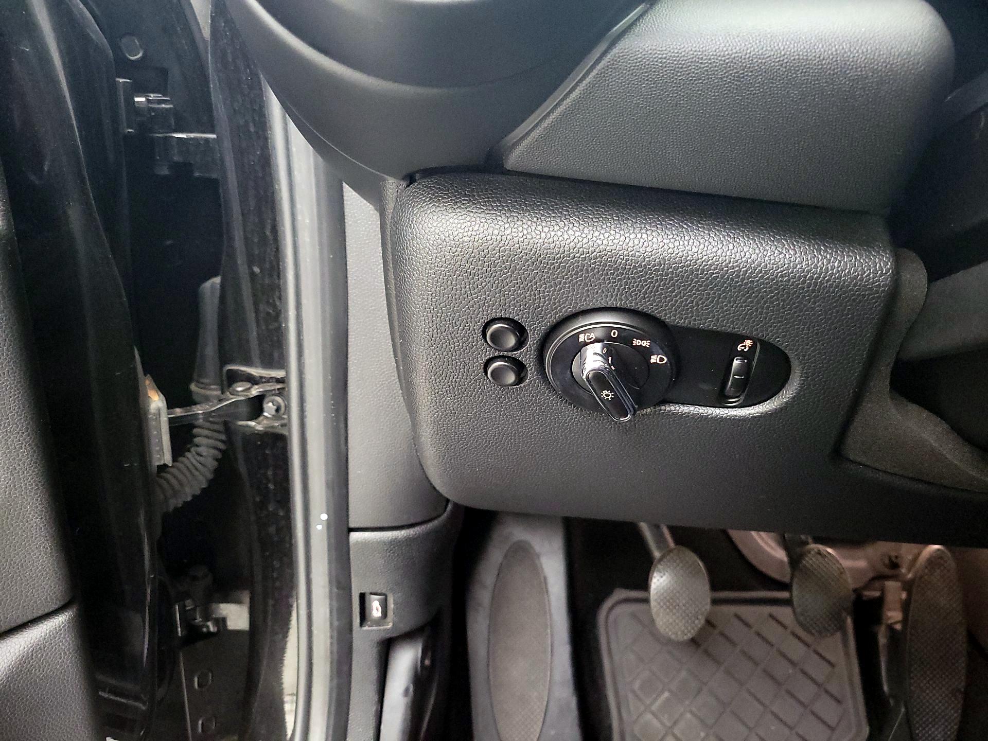 Thumbnail: 2016 MINI Cooper Hardtop - 13