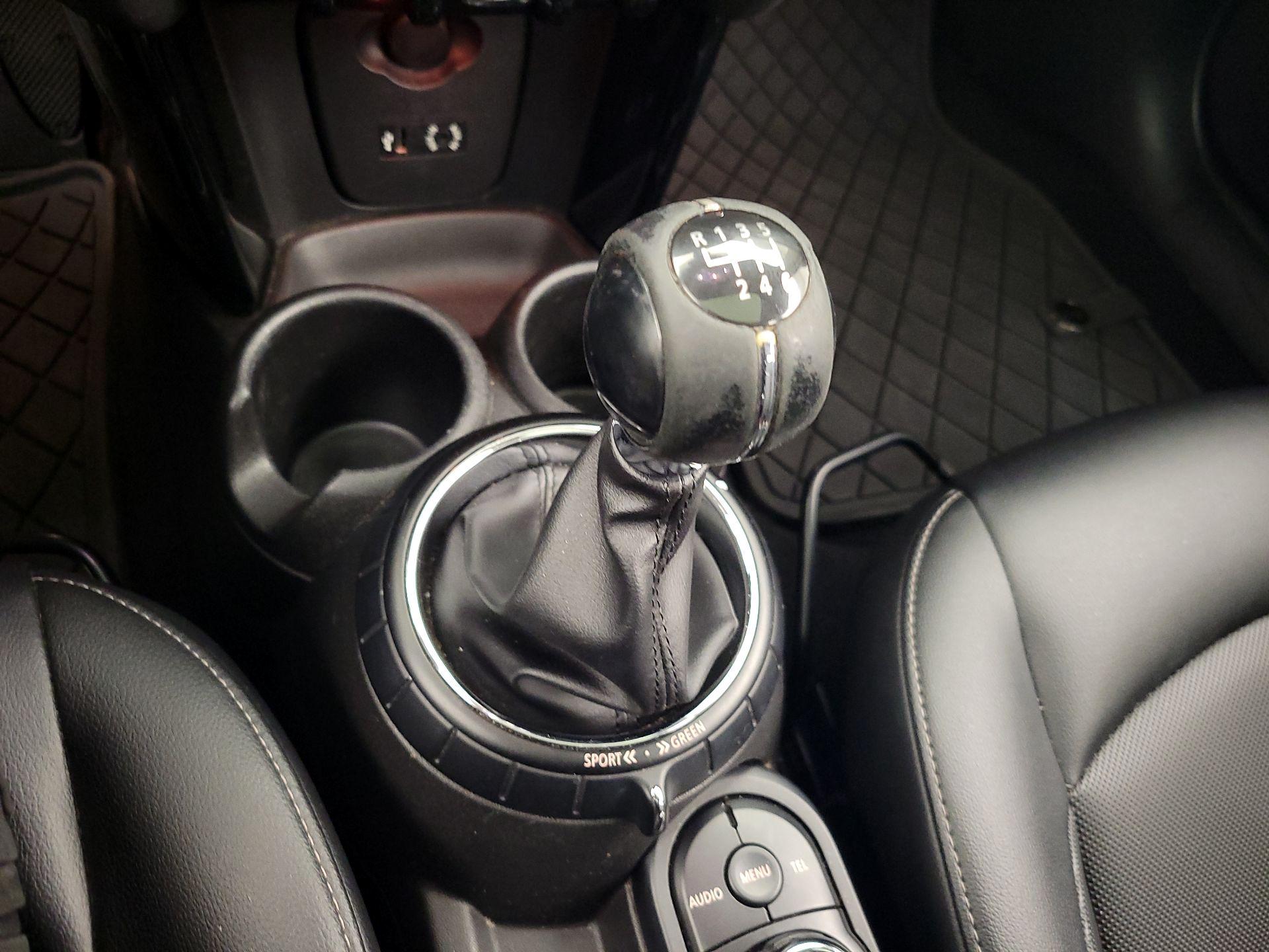 Thumbnail: 2016 MINI Cooper Hardtop - 16